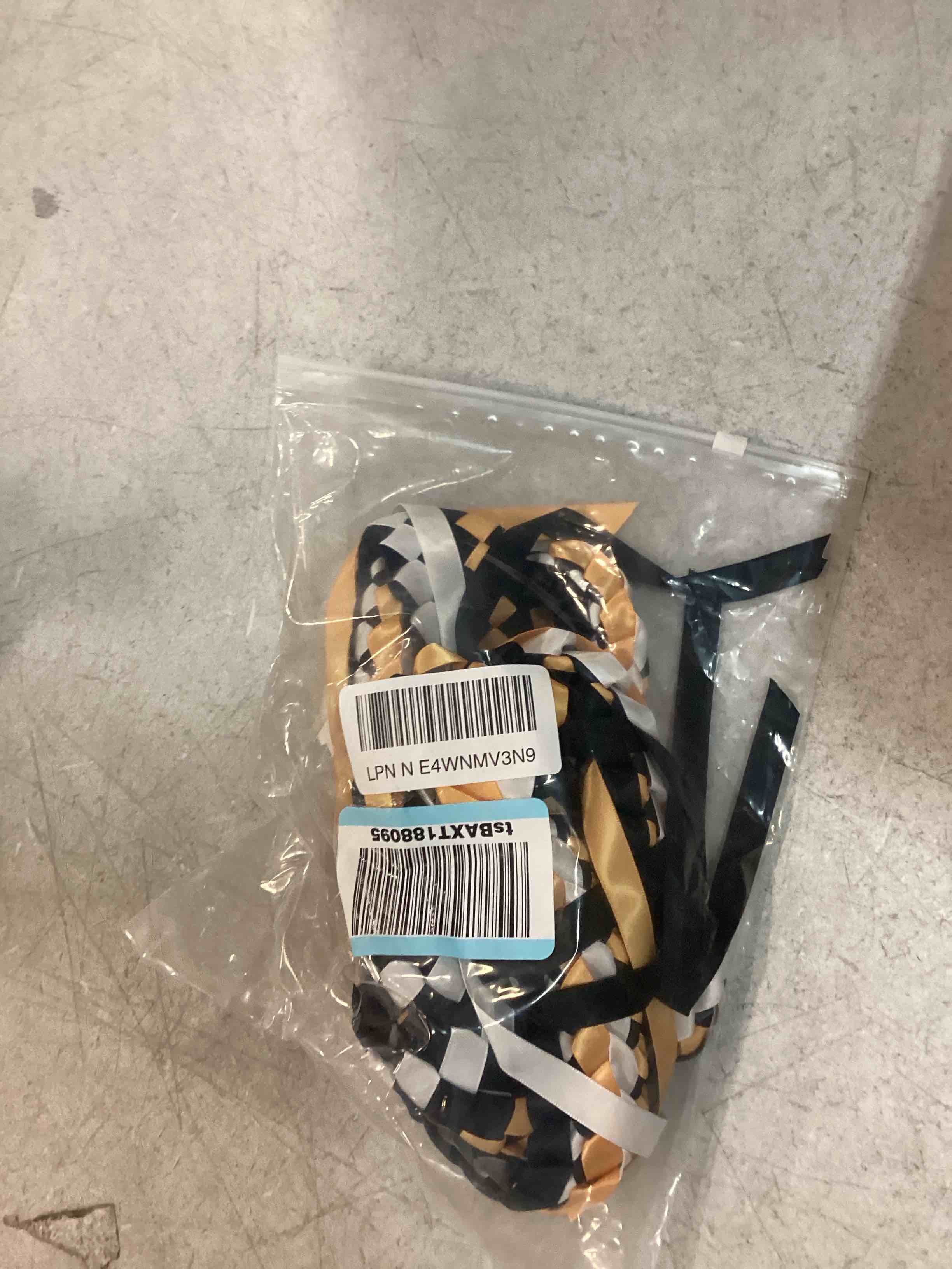 https://s3.amazonaws.com/lotting-images-prod/bidfta/BLU6784424_1721659815643.jpeg