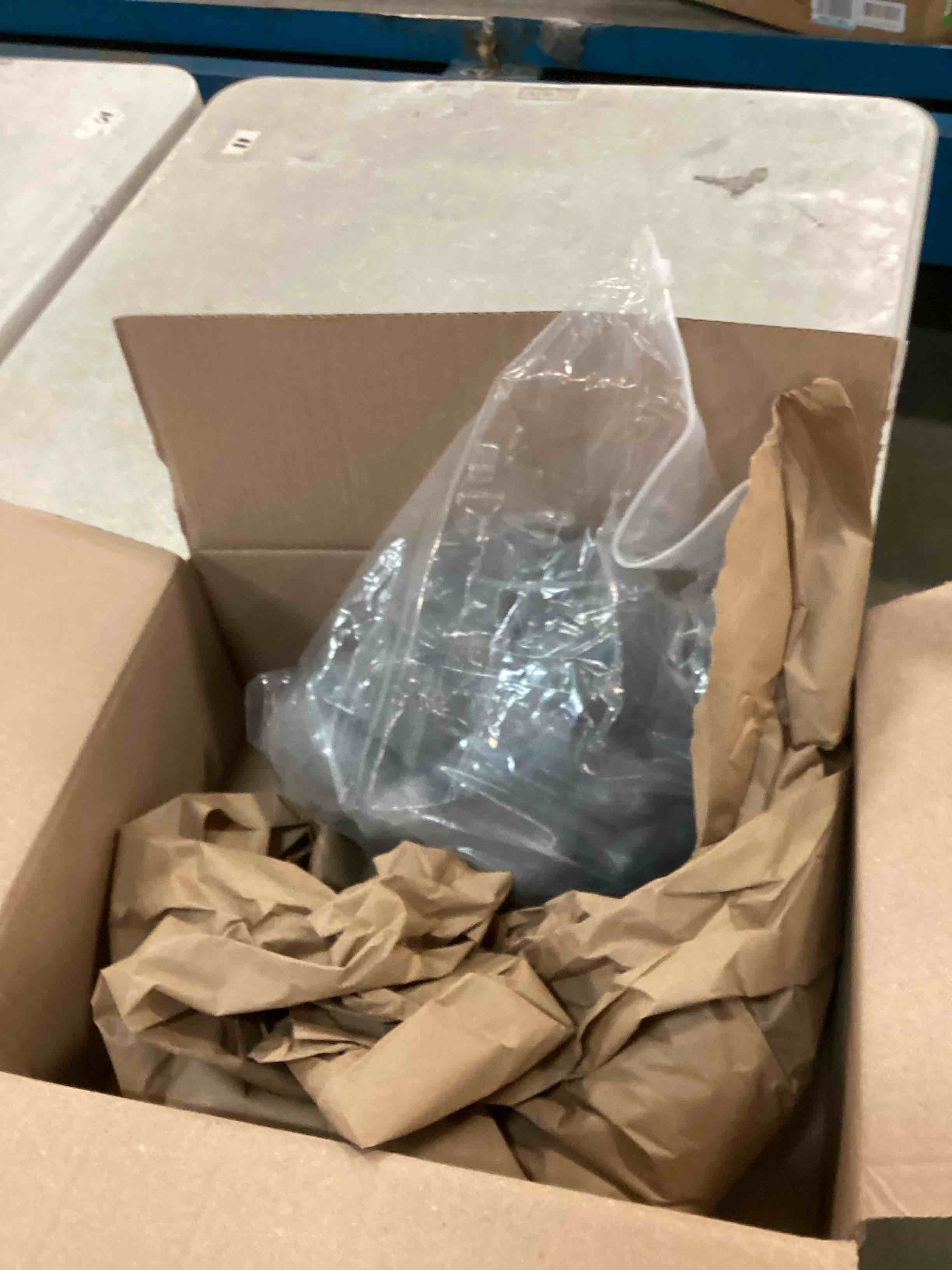 https://s3.amazonaws.com/lotting-images-prod/bidfta/BLU6784592_1721741837815.jpeg