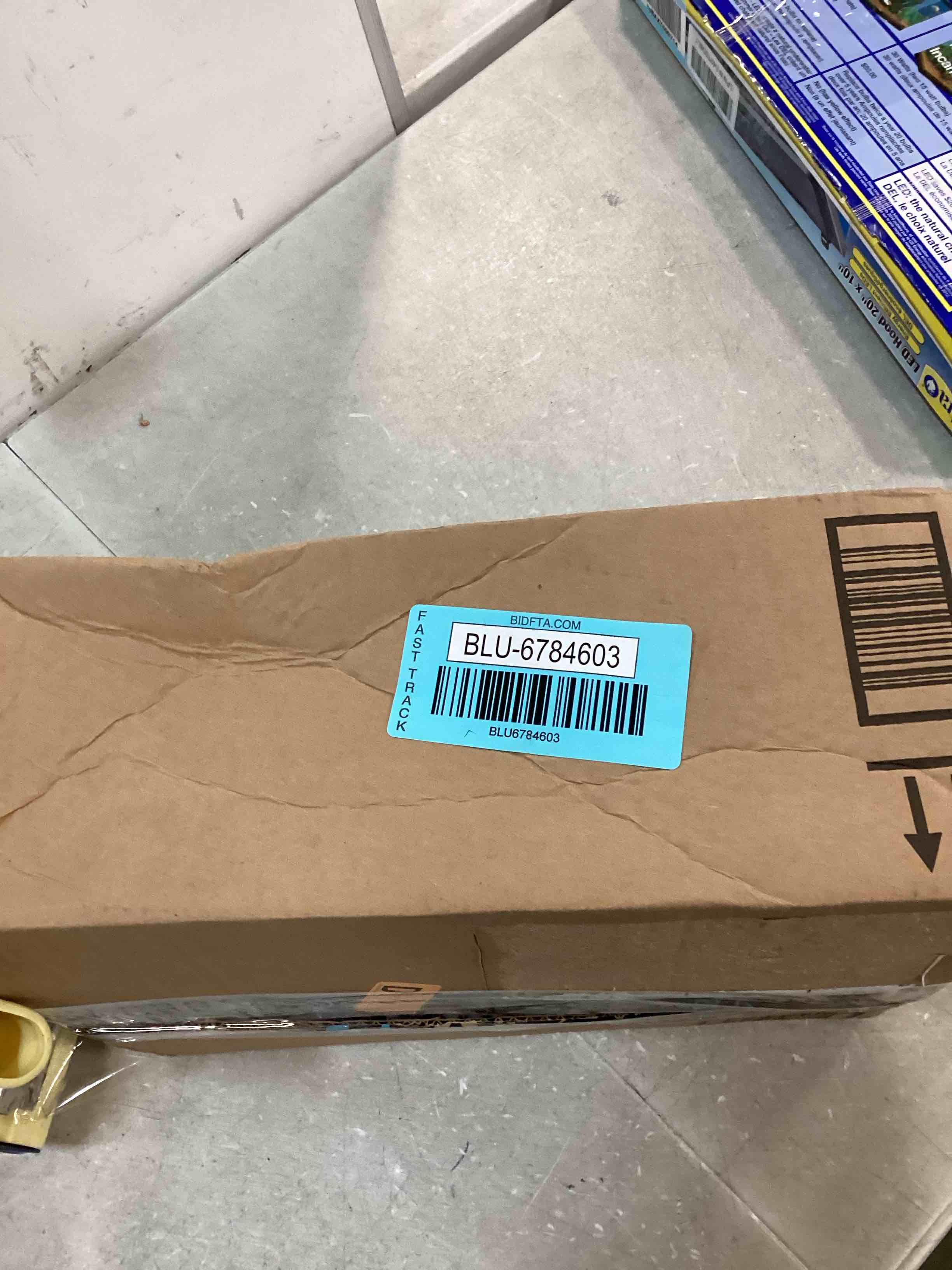 https://s3.amazonaws.com/lotting-images-prod/bidfta/BLU6784603_1721744643322.jpeg