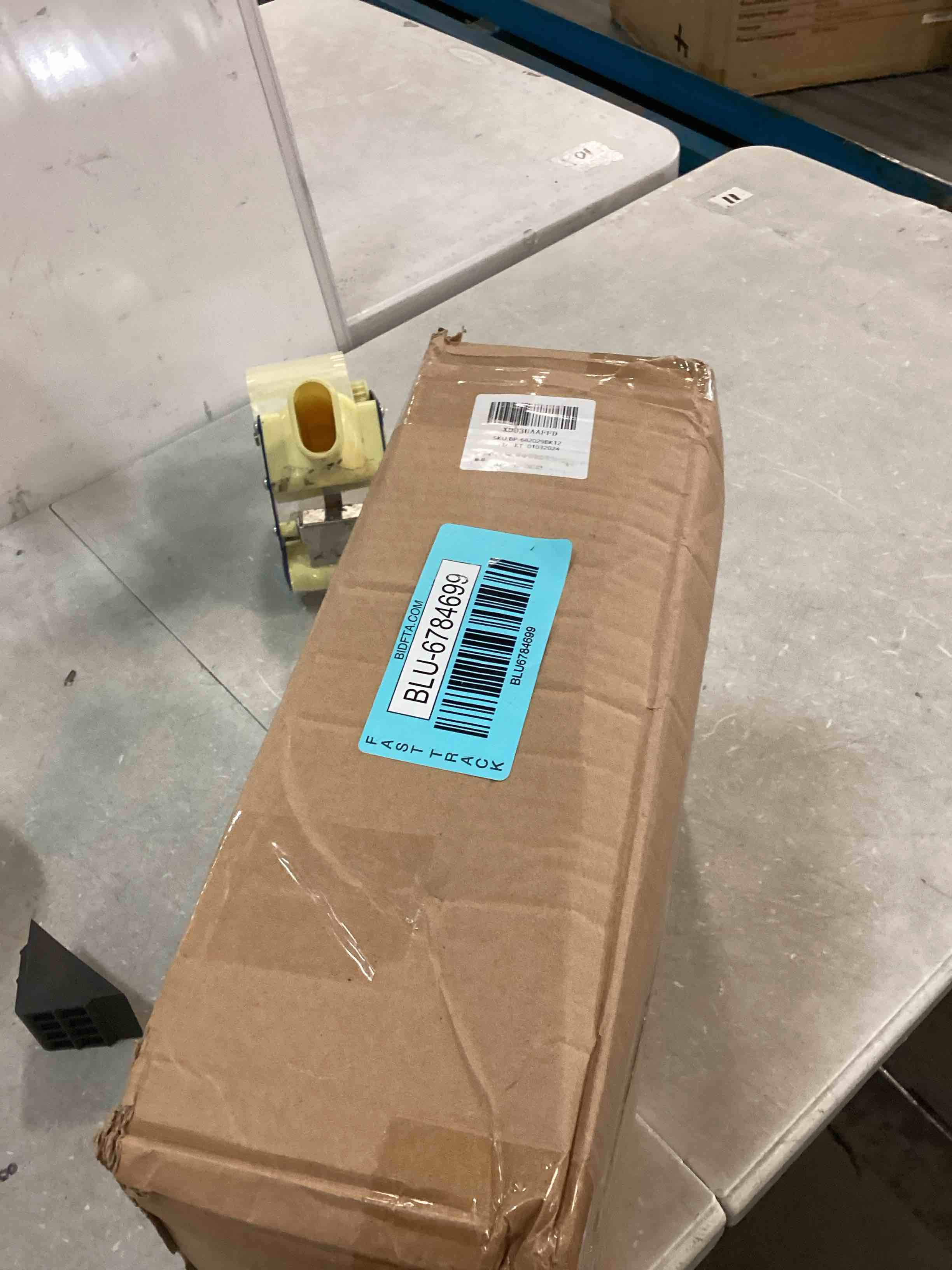 https://s3.amazonaws.com/lotting-images-prod/bidfta/BLU6784699_1721757582310.jpeg