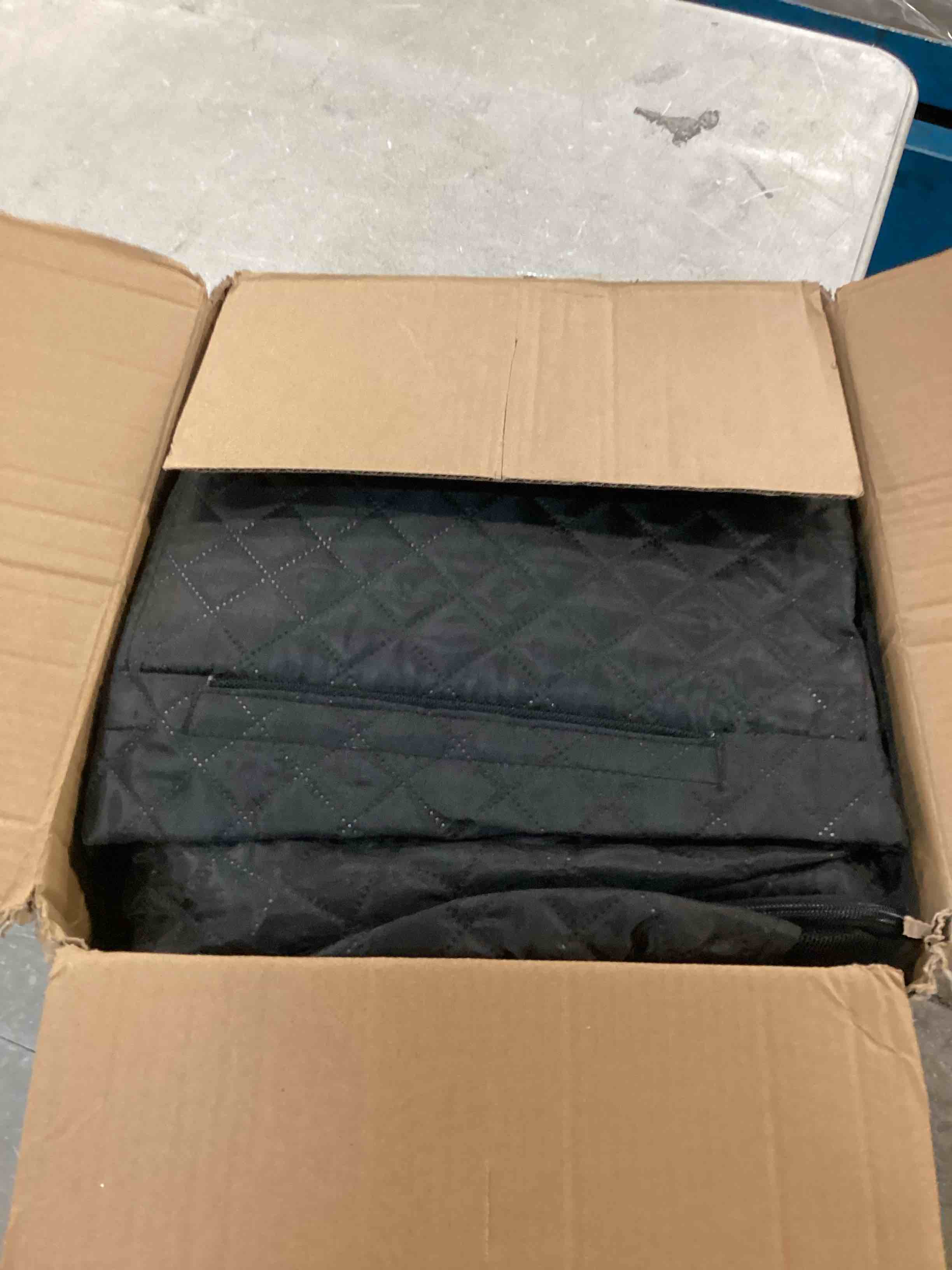 https://s3.amazonaws.com/lotting-images-prod/bidfta/BLU6784699_1721757599745.jpeg