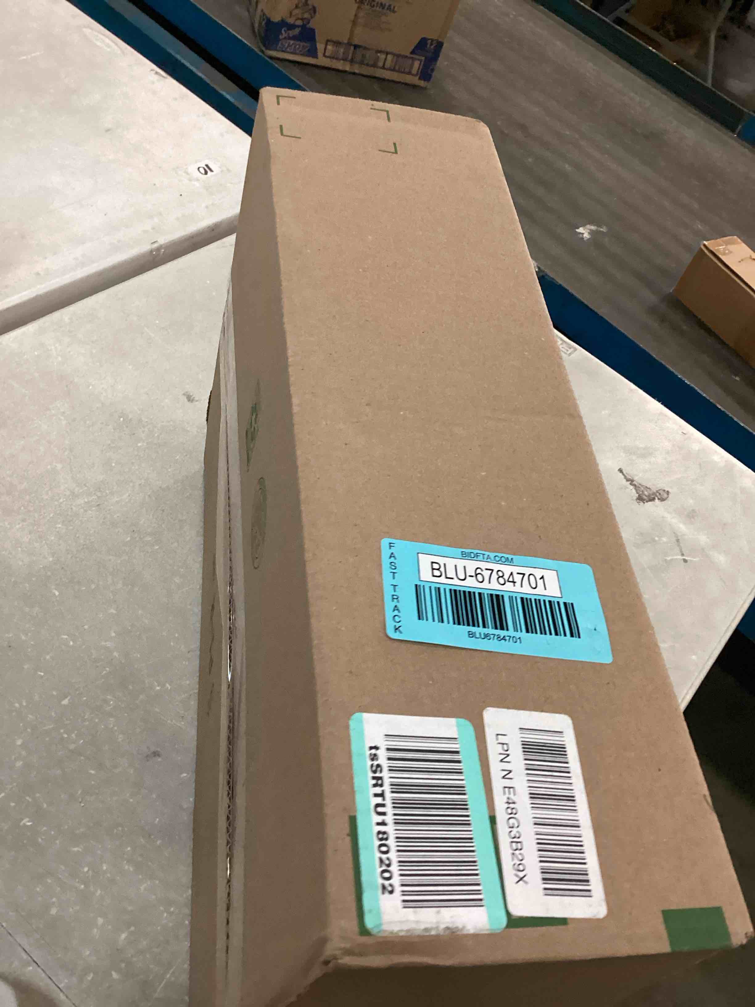 https://s3.amazonaws.com/lotting-images-prod/bidfta/BLU6784701_1721757739820.jpeg