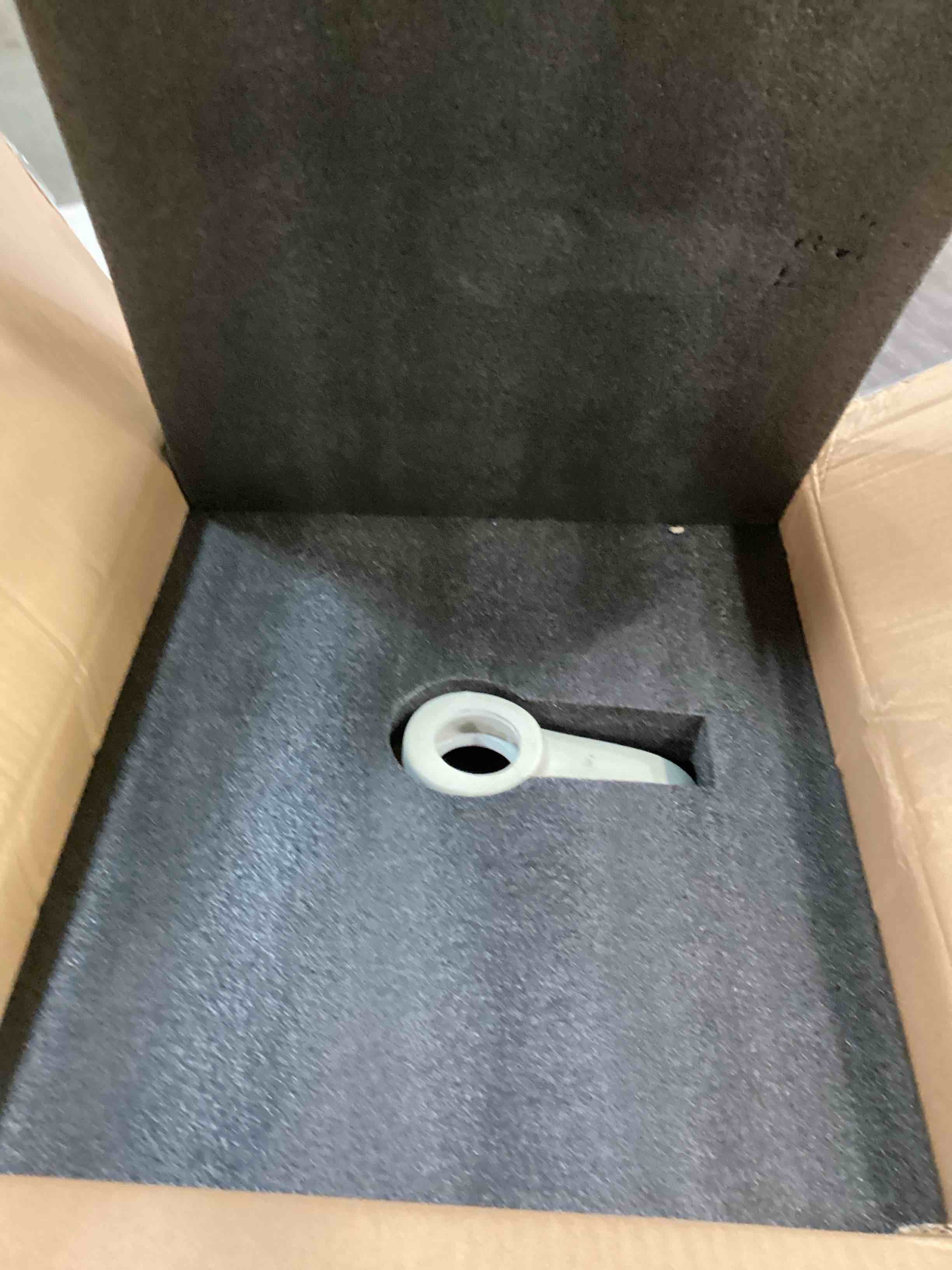 https://s3.amazonaws.com/lotting-images-prod/bidfta/BLU6784739_1721763560108.jpeg