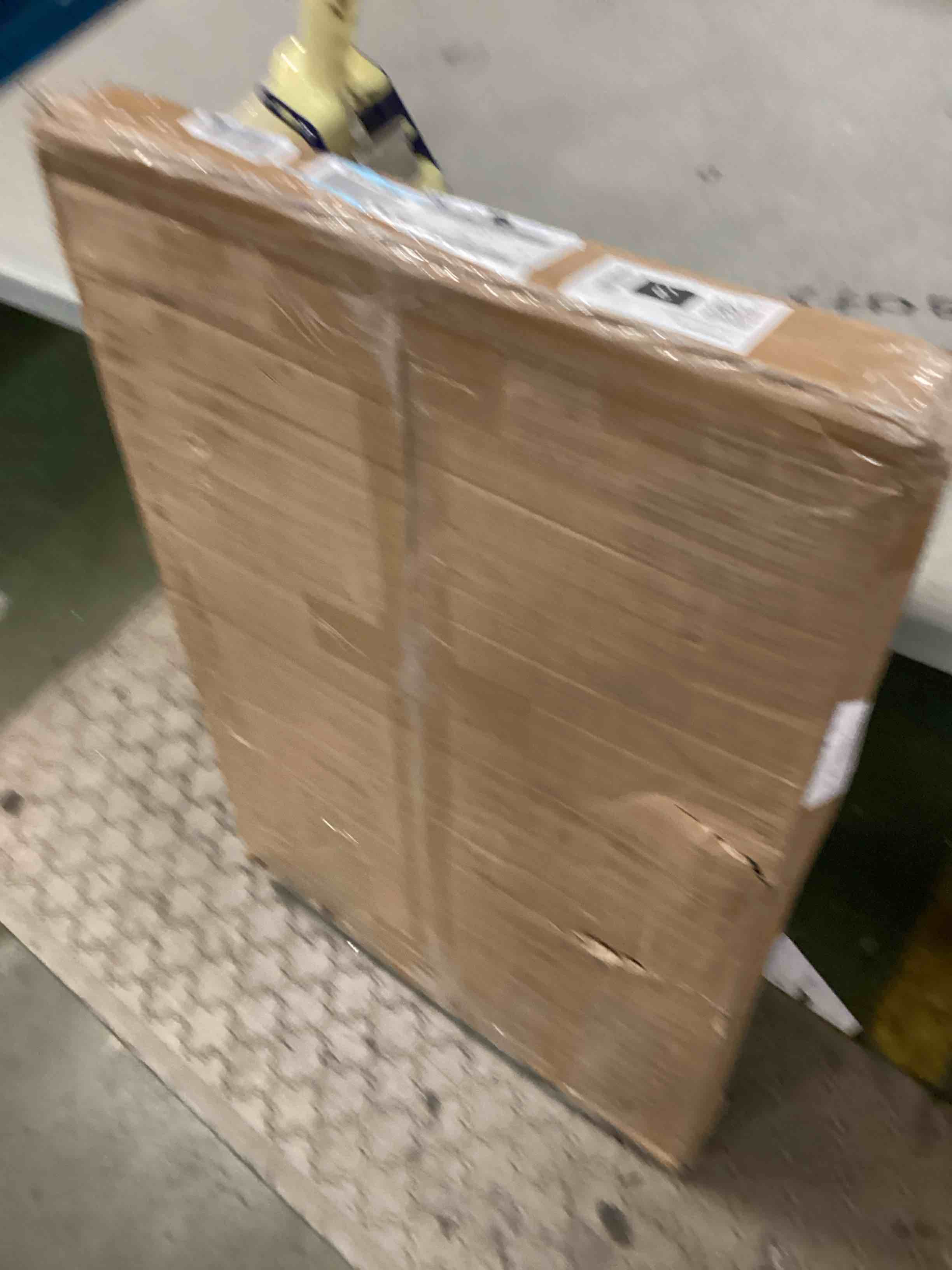 https://s3.amazonaws.com/lotting-images-prod/bidfta/BLU6784813_1721831634689.jpeg