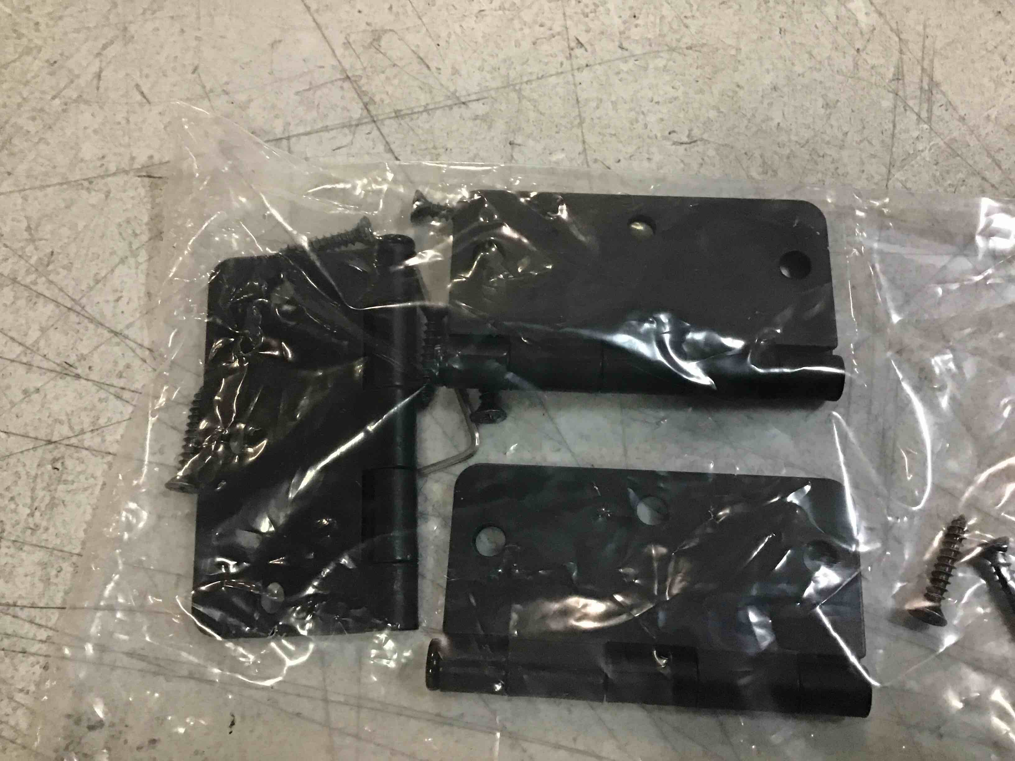 https://s3.amazonaws.com/lotting-images-prod/bidfta/BLU6787089_1721448359183.jpeg