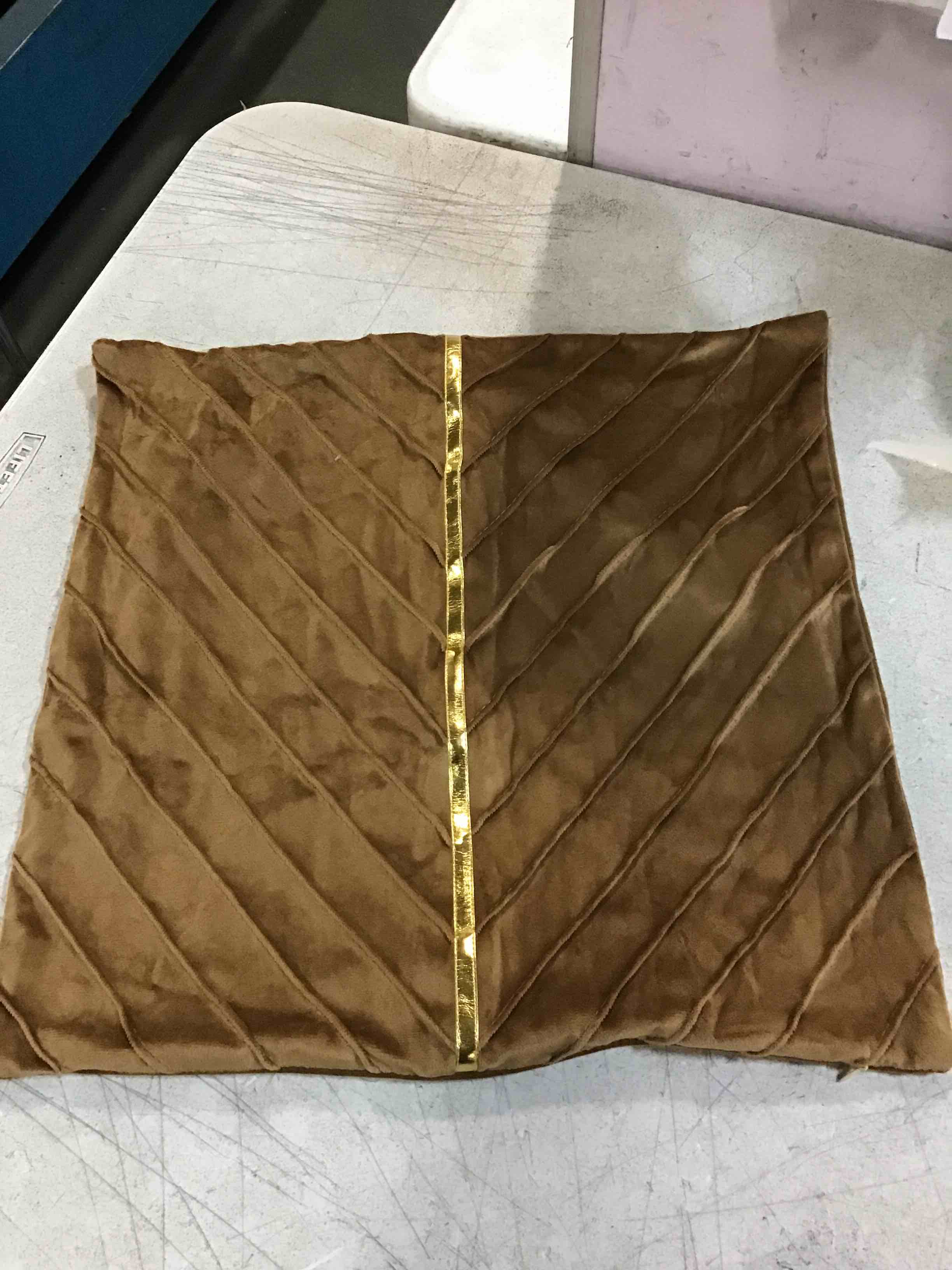 https://s3.amazonaws.com/lotting-images-prod/bidfta/BLU6787089_1721448646894.jpeg