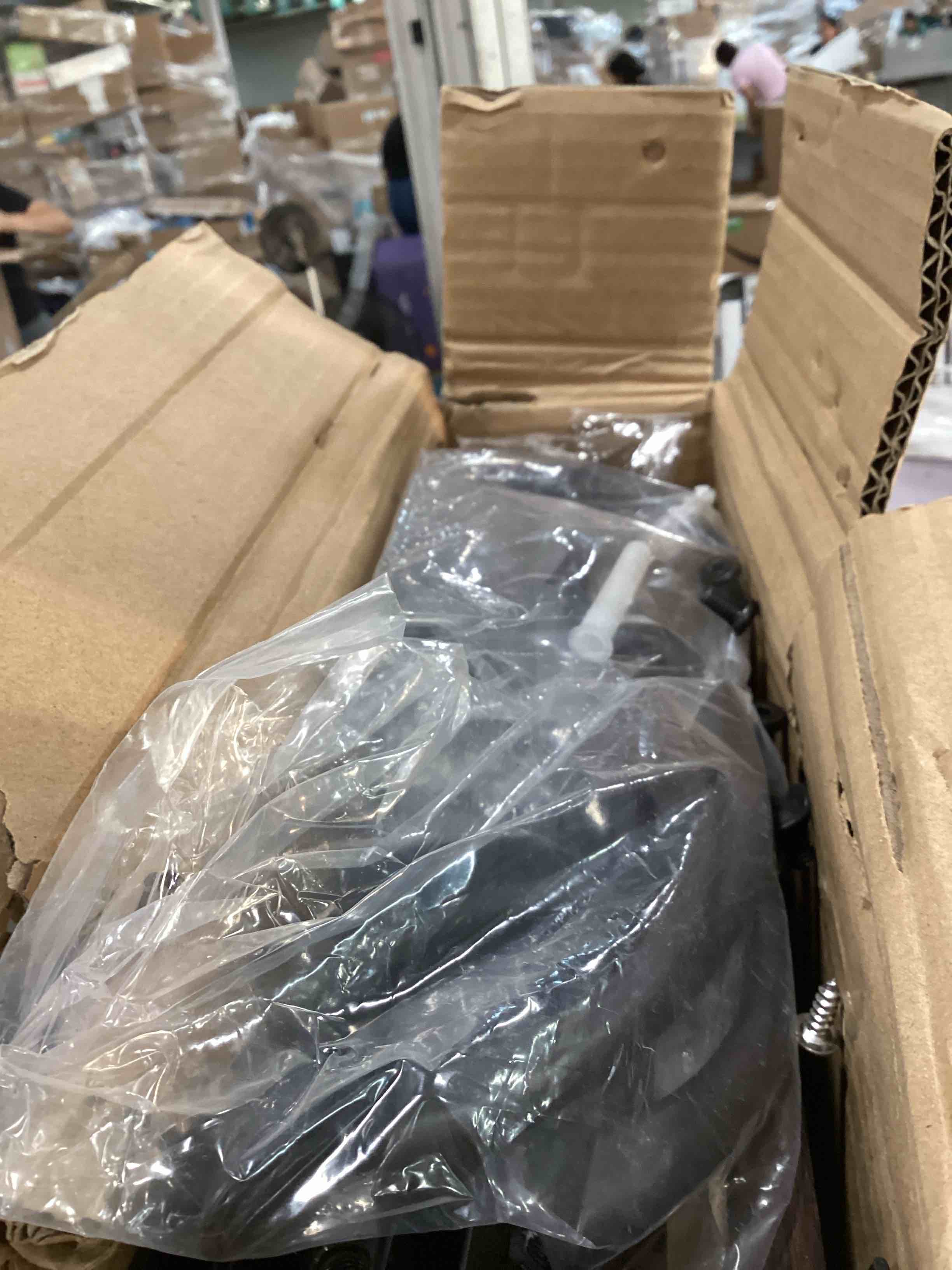 https://s3.amazonaws.com/lotting-images-prod/bidfta/BLU6787214_1721435080279.jpeg