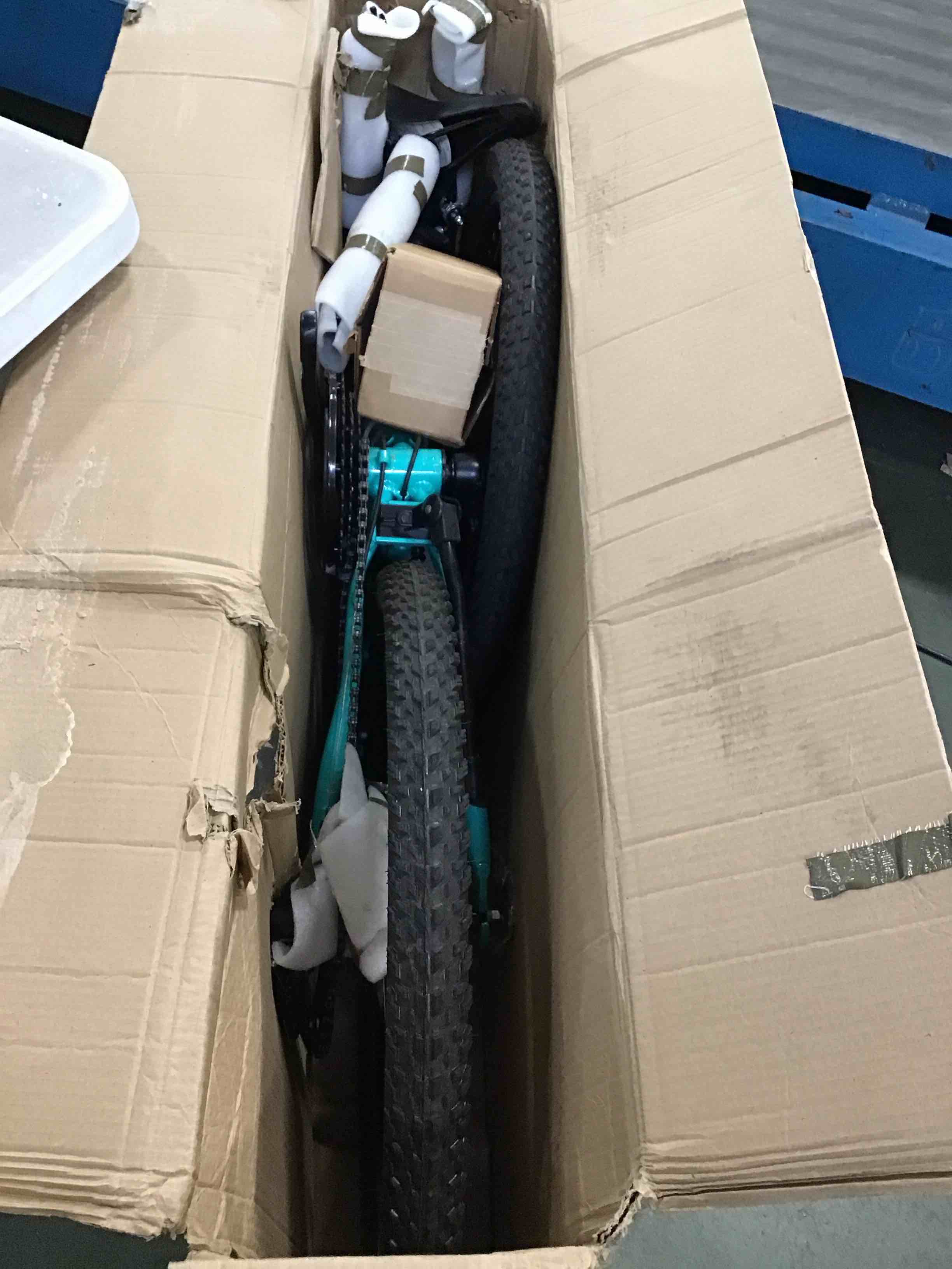 https://s3.amazonaws.com/lotting-images-prod/bidfta/BLU6787361_1721426637572.jpeg