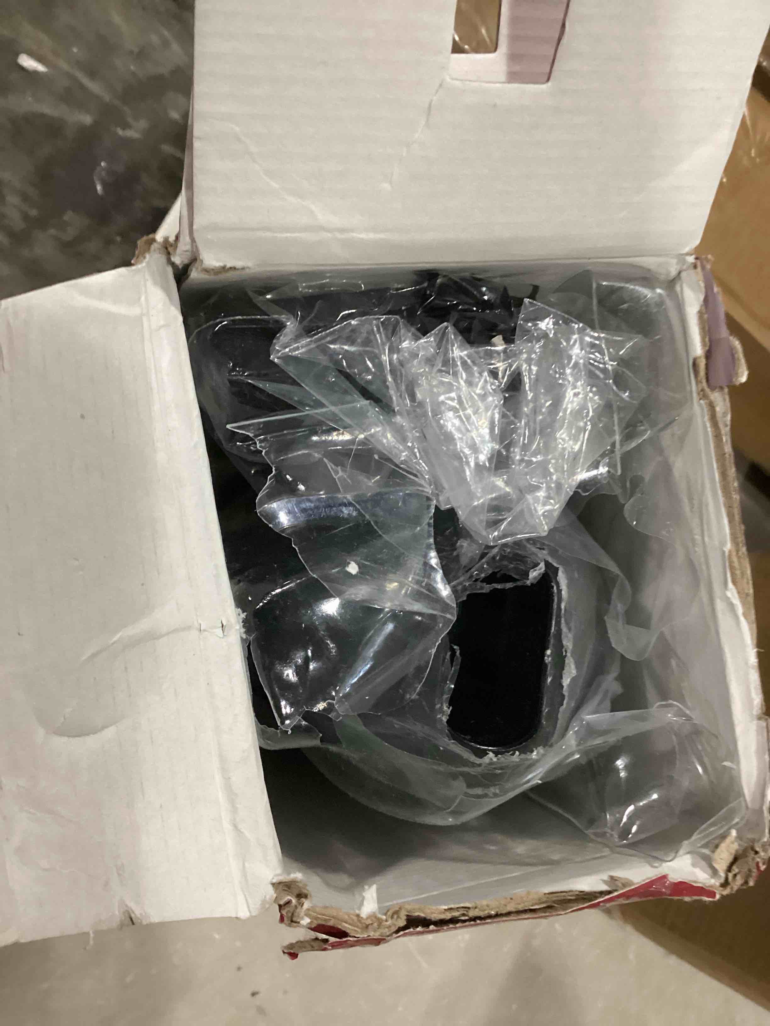 https://s3.amazonaws.com/lotting-images-prod/bidfta/BLU6800025_1732644430049.jpeg