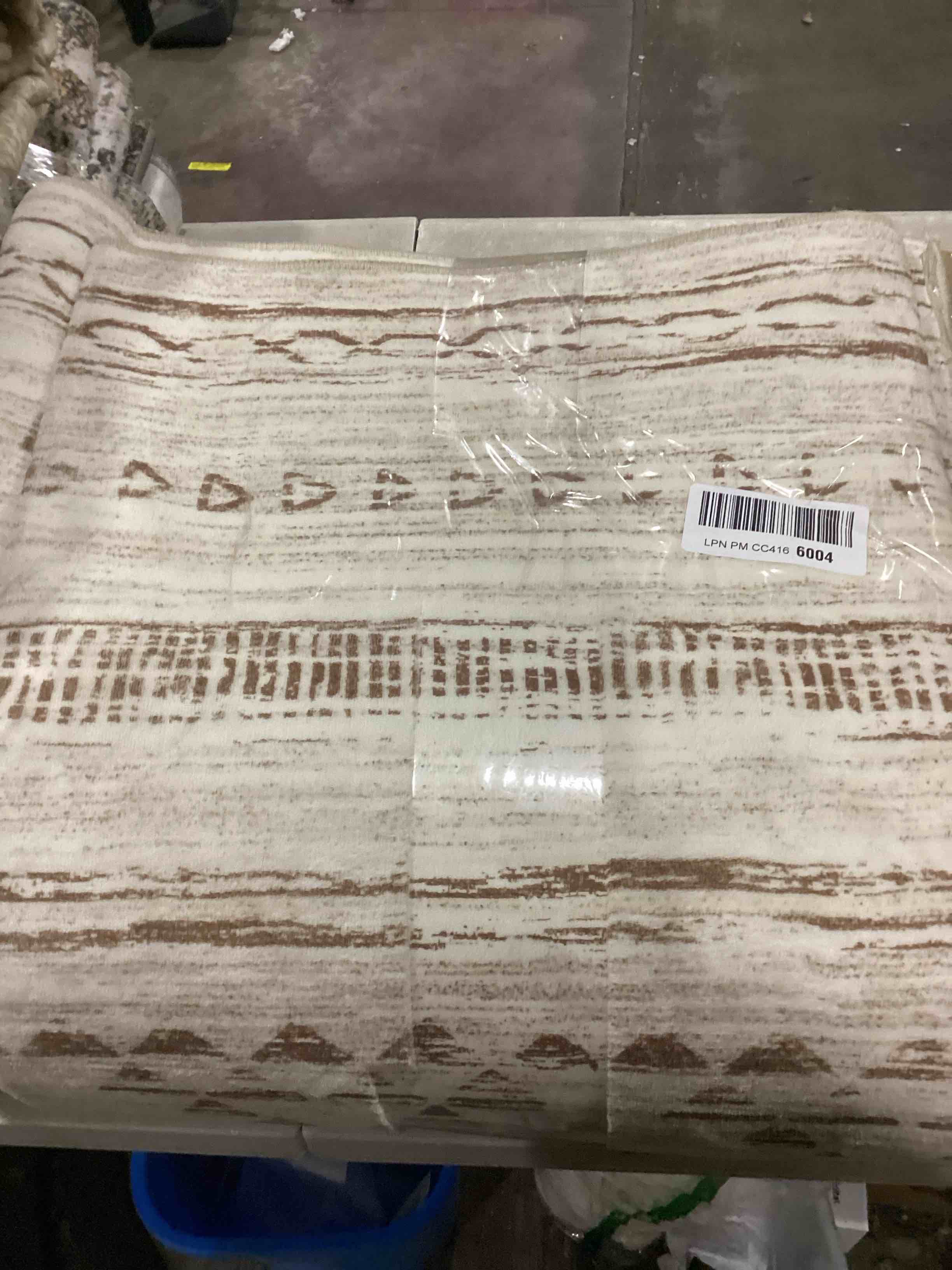 https://s3.amazonaws.com/lotting-images-prod/bidfta/BLU6800272_1732891261132.jpeg