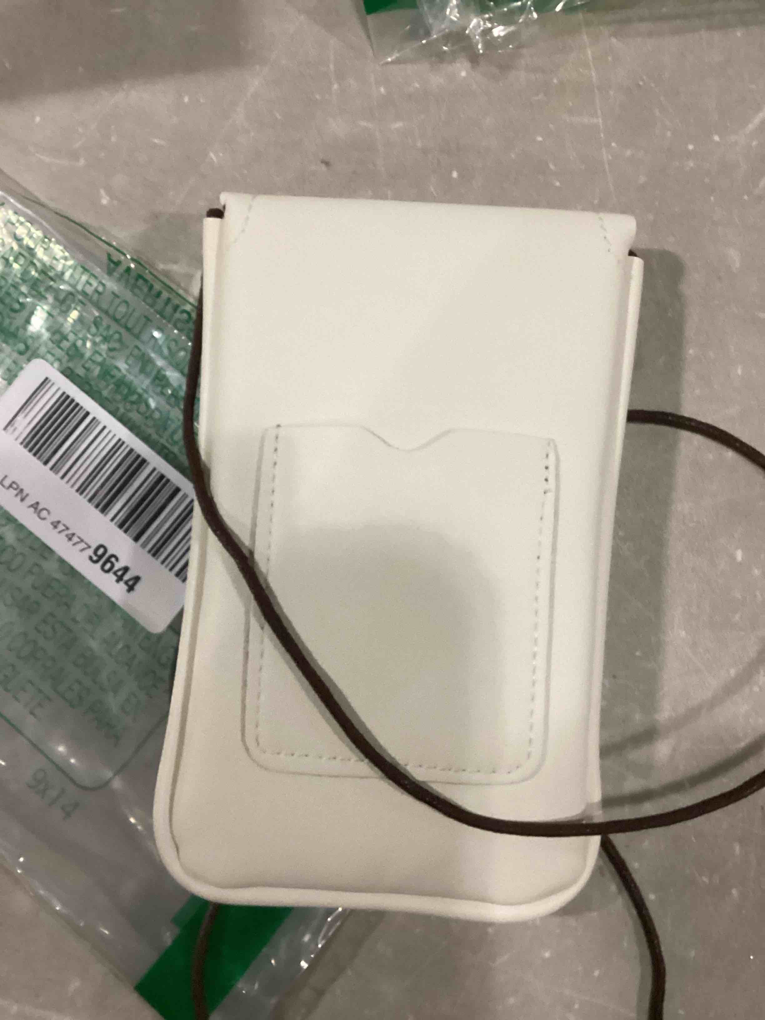 https://s3.amazonaws.com/lotting-images-prod/bidfta/BLU6800584_1733235081224.jpeg