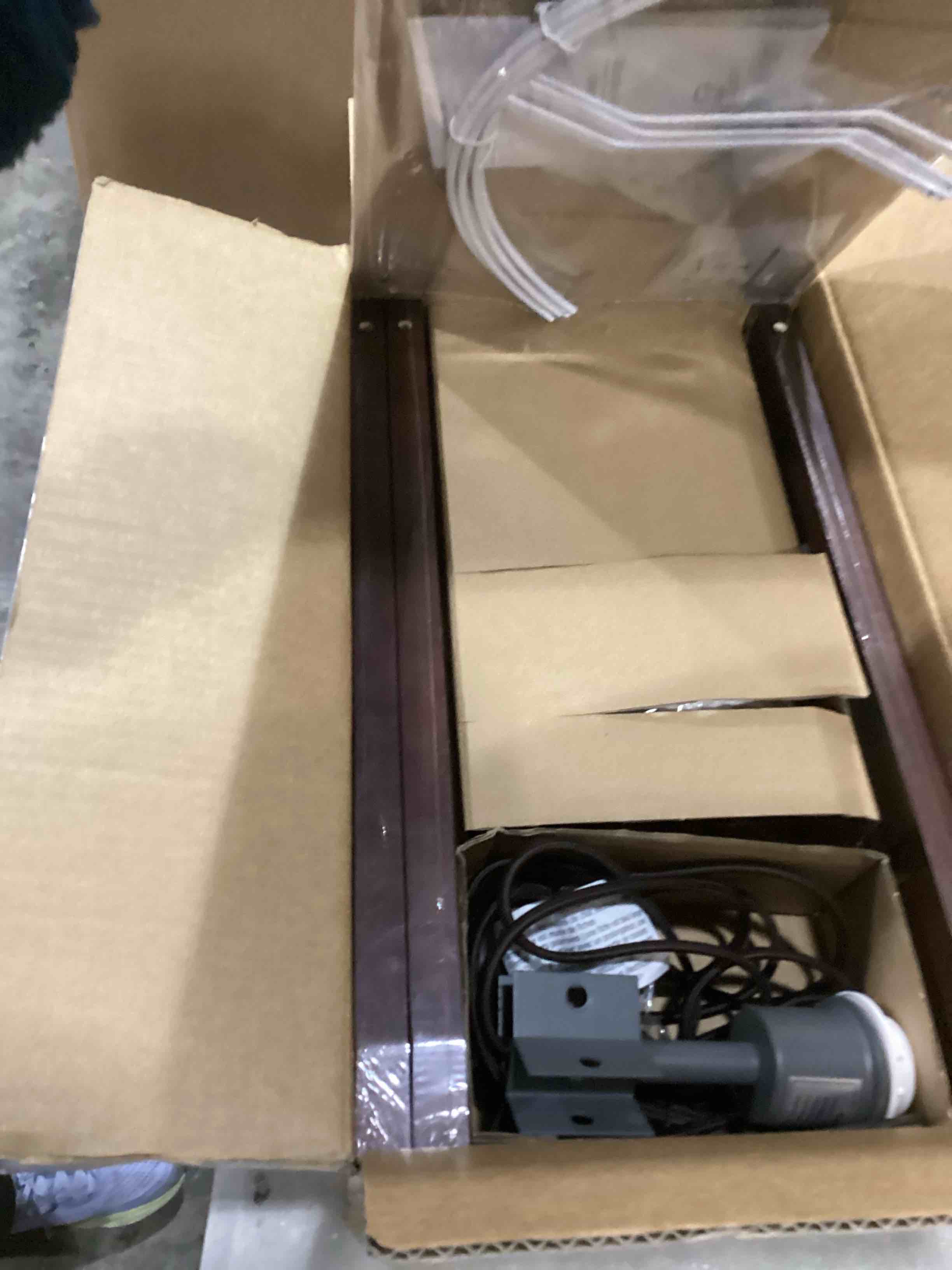 https://s3.amazonaws.com/lotting-images-prod/bidfta/BLU6800694_1733247666574.jpeg