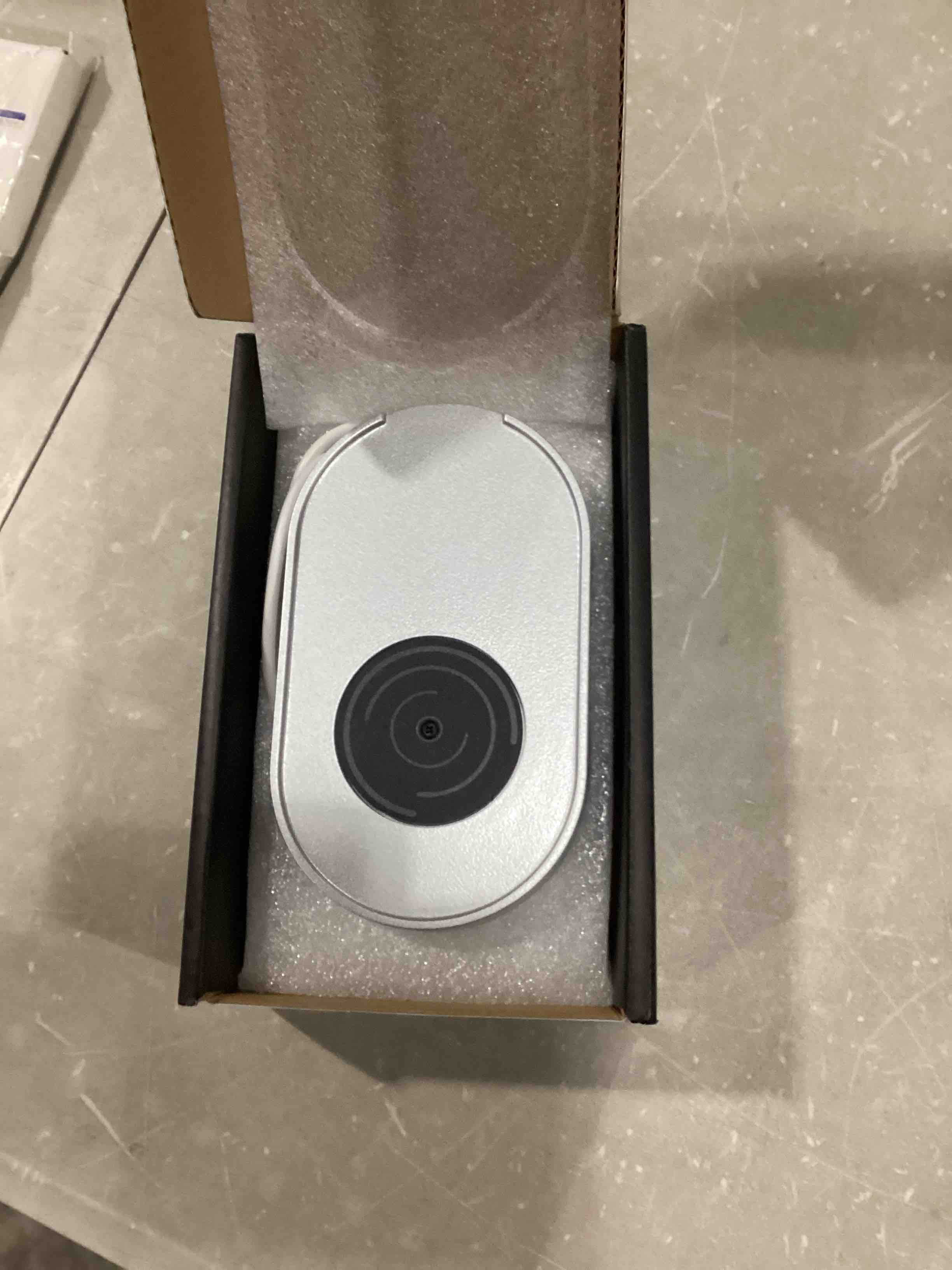 https://s3.amazonaws.com/lotting-images-prod/bidfta/BLU6800784_1733314259863.jpeg