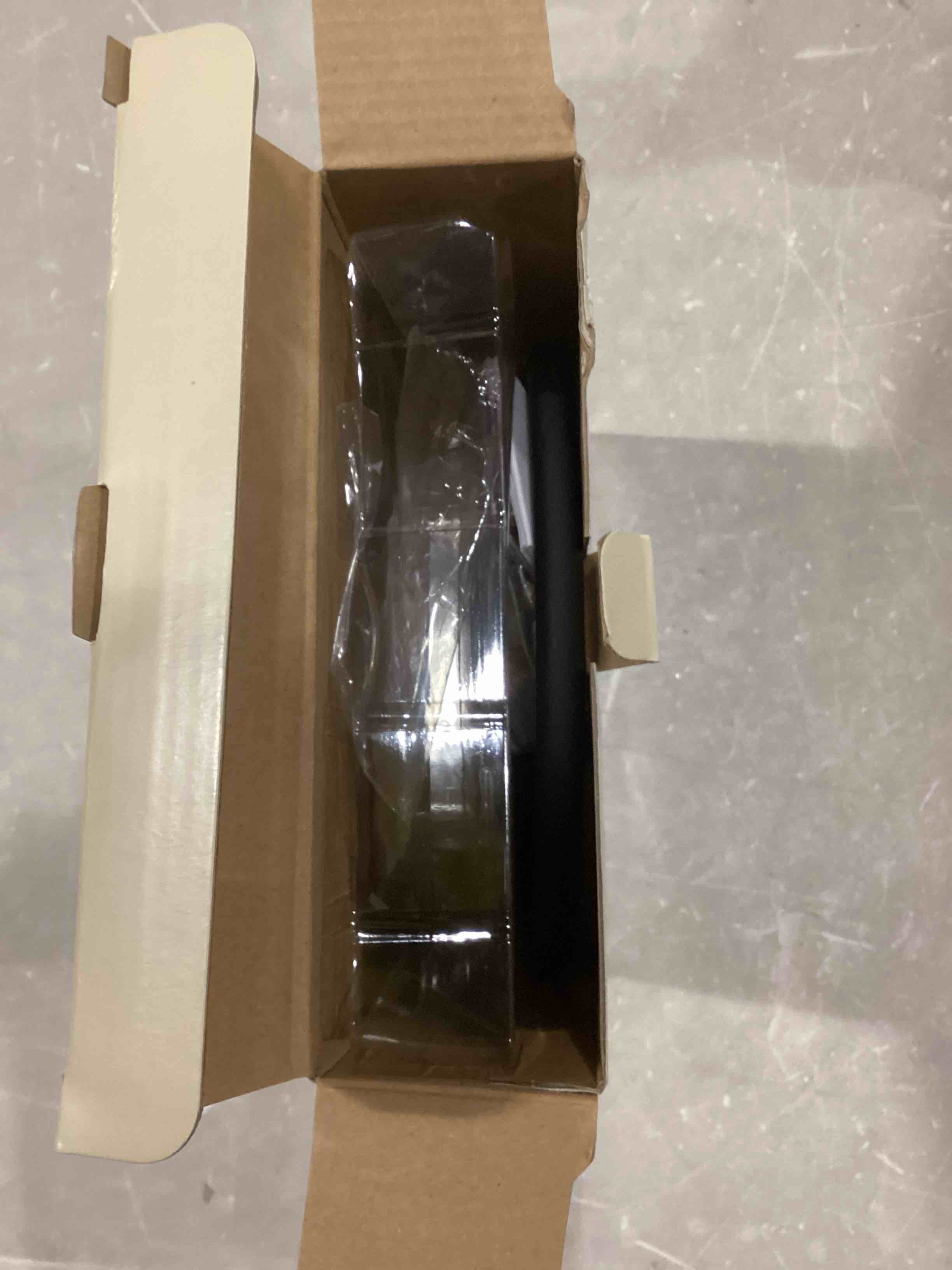 https://s3.amazonaws.com/lotting-images-prod/bidfta/BLU6801318_1733762336423.jpeg