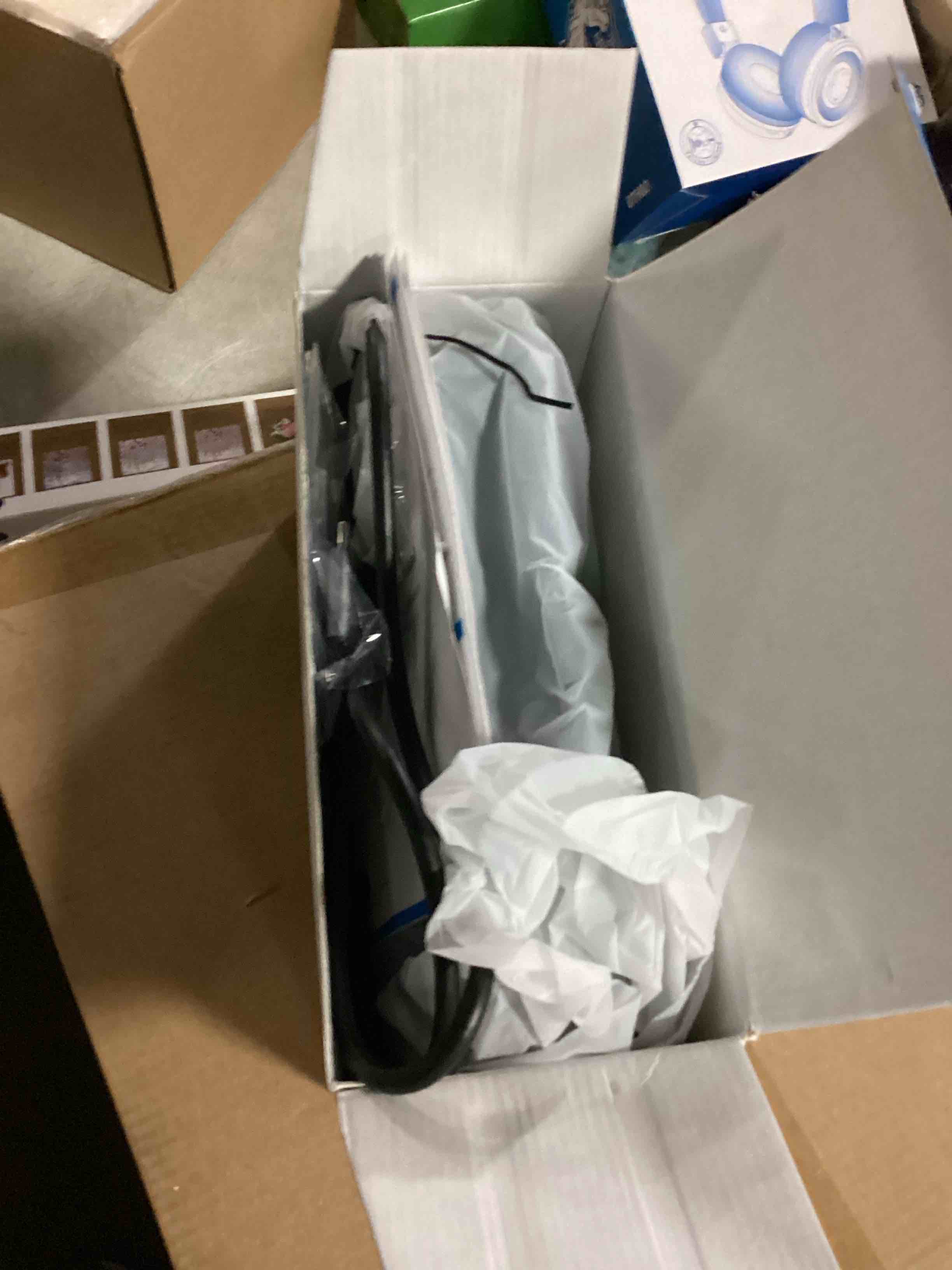 https://s3.amazonaws.com/lotting-images-prod/bidfta/BLU6801653_1733320394800.jpeg