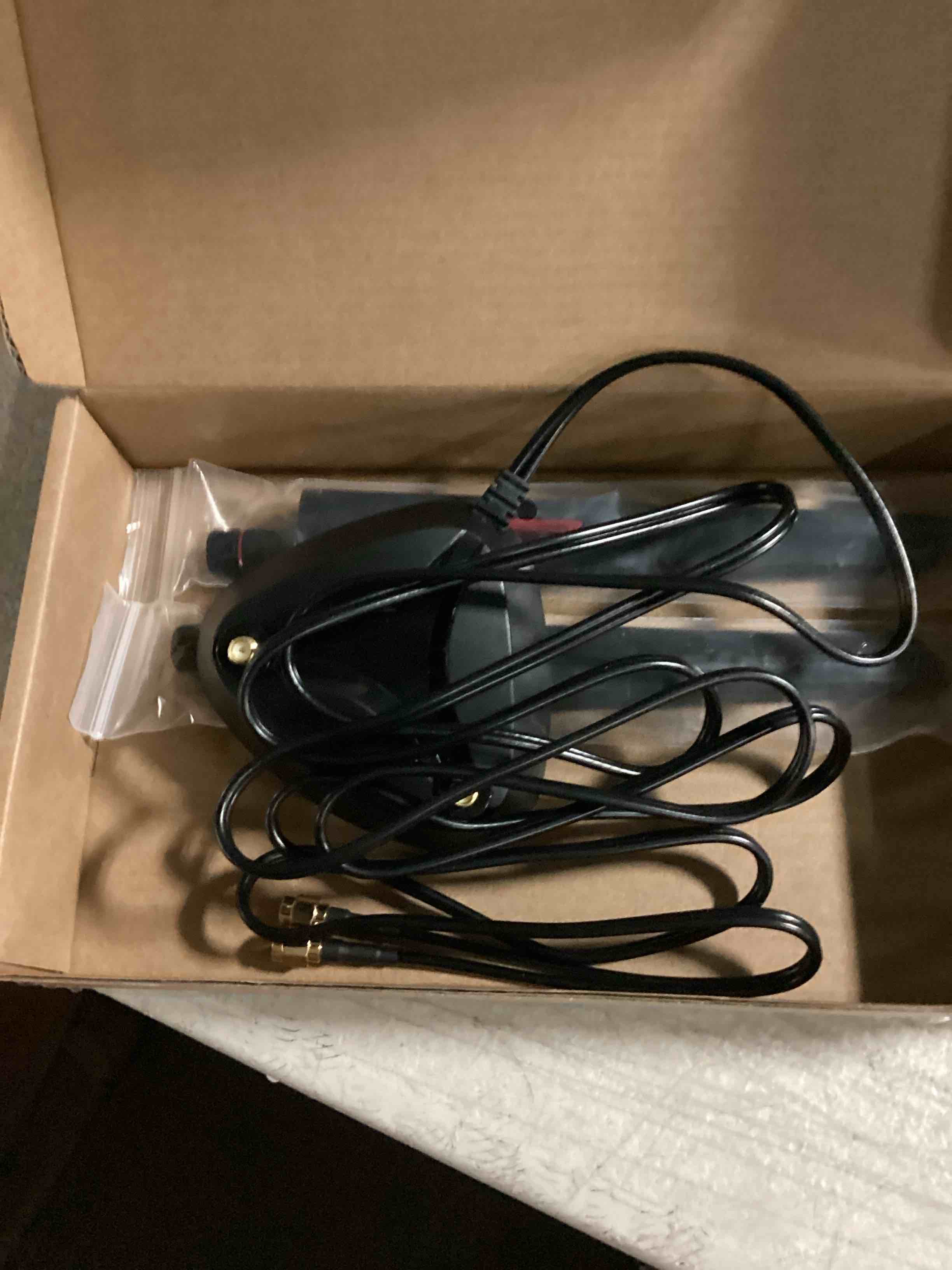 https://s3.amazonaws.com/lotting-images-prod/bidfta/BLU6801764_1733335617307.jpeg