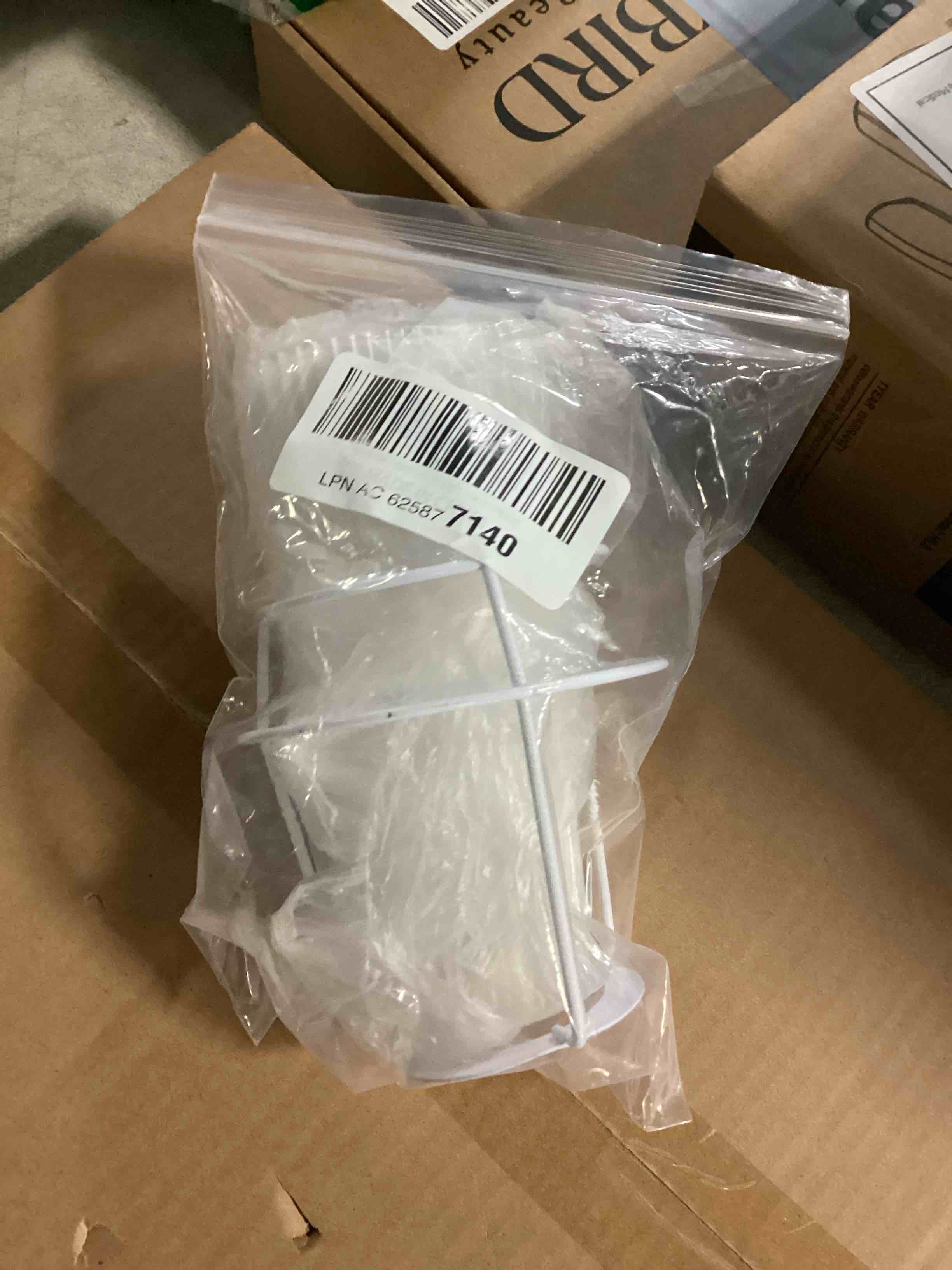 https://s3.amazonaws.com/lotting-images-prod/bidfta/BLU6801902_1733407733054.jpeg