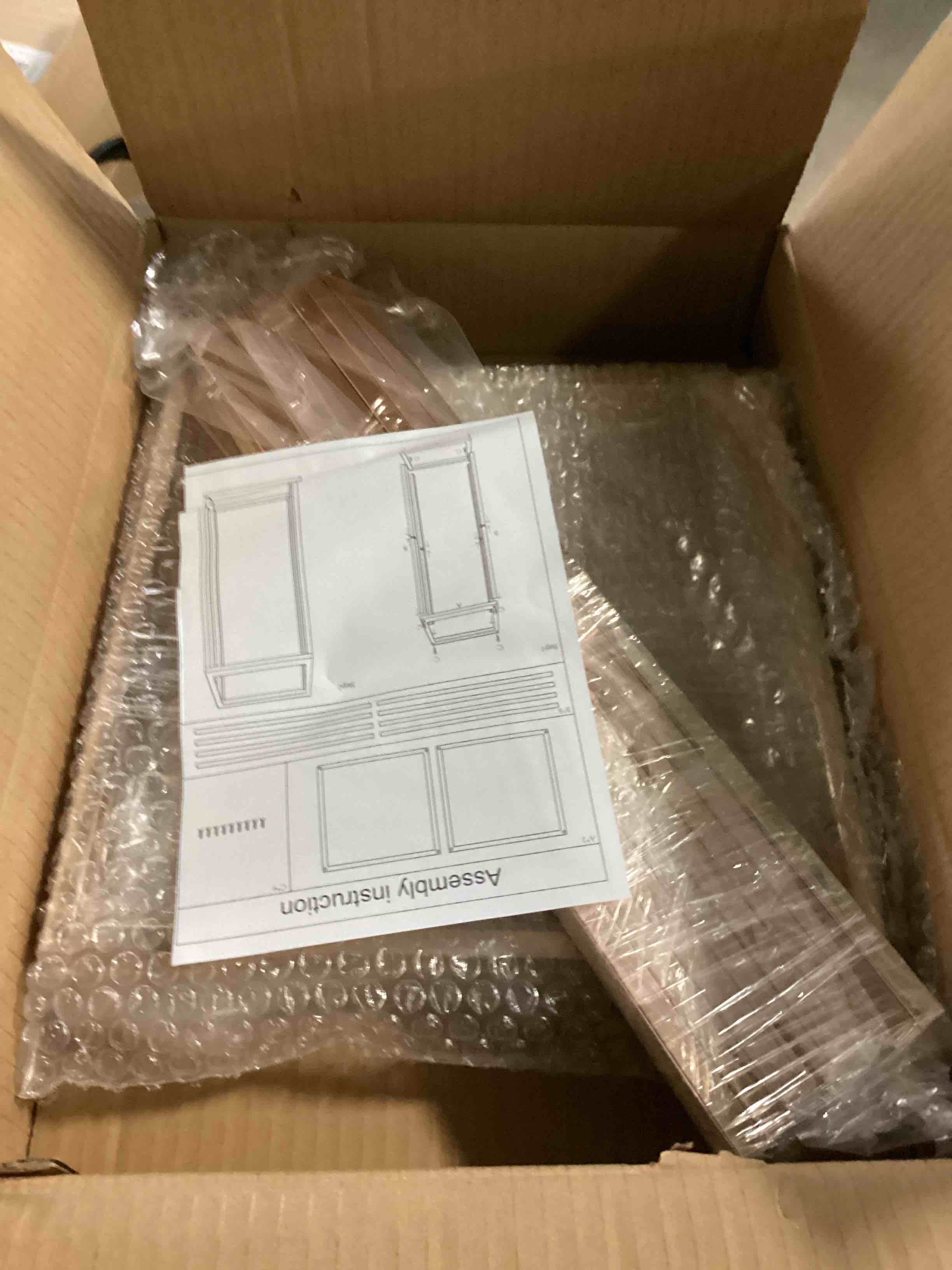 https://s3.amazonaws.com/lotting-images-prod/bidfta/BLU6801935_1733412270022.jpeg