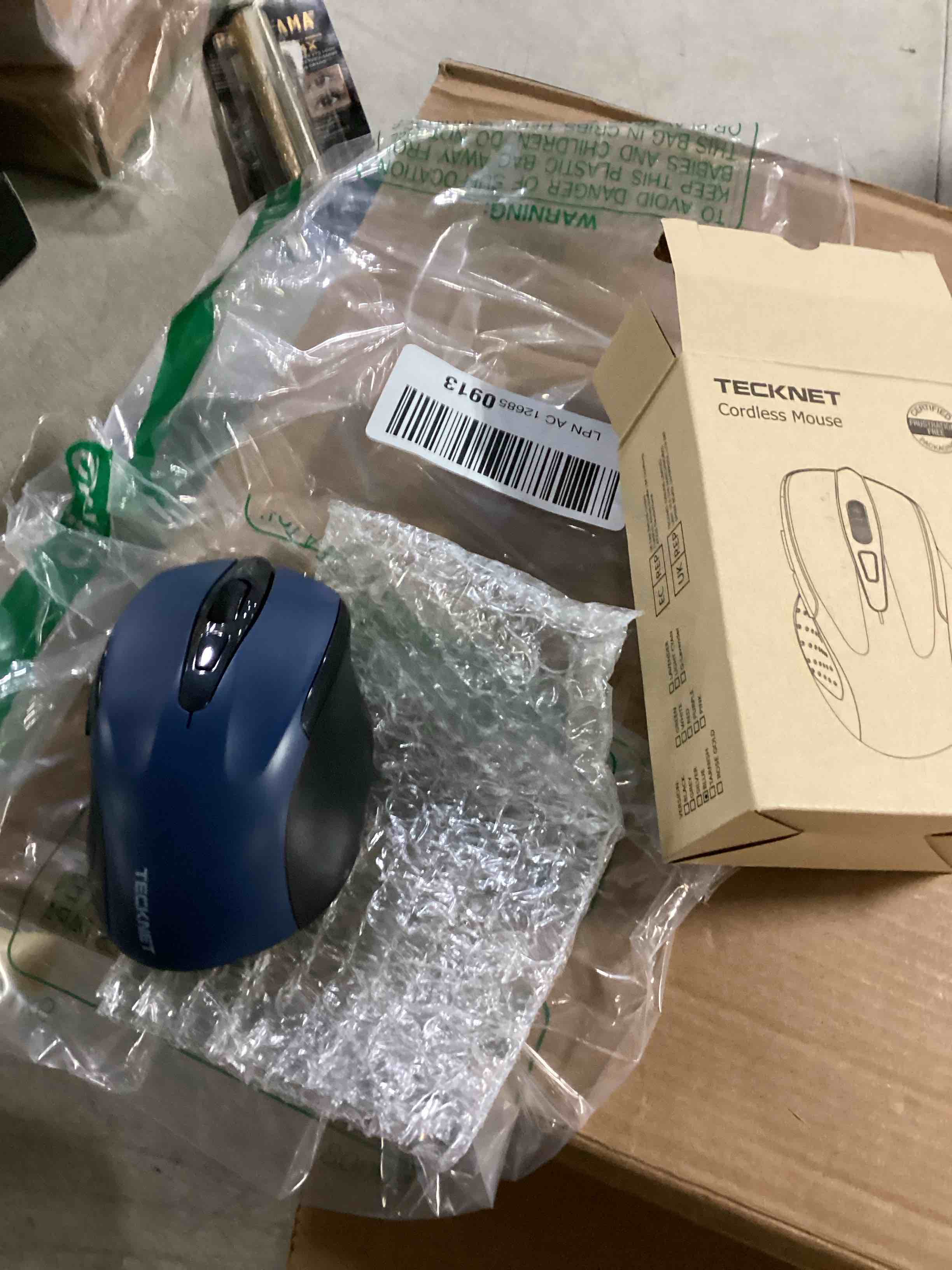 https://s3.amazonaws.com/lotting-images-prod/bidfta/BLU6801997_1733417139998.jpeg