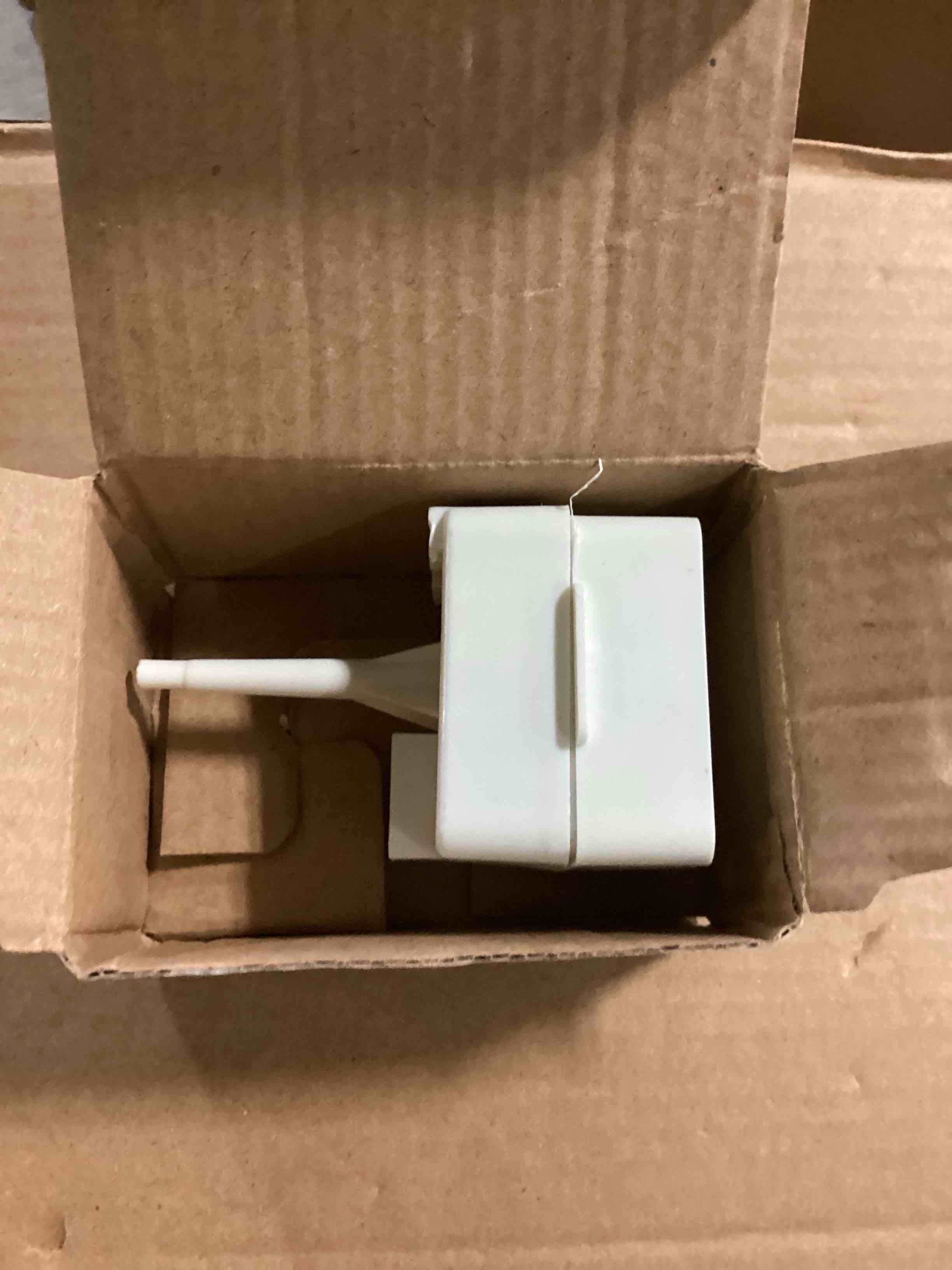 https://s3.amazonaws.com/lotting-images-prod/bidfta/BLU6802029_1733422917340.jpeg