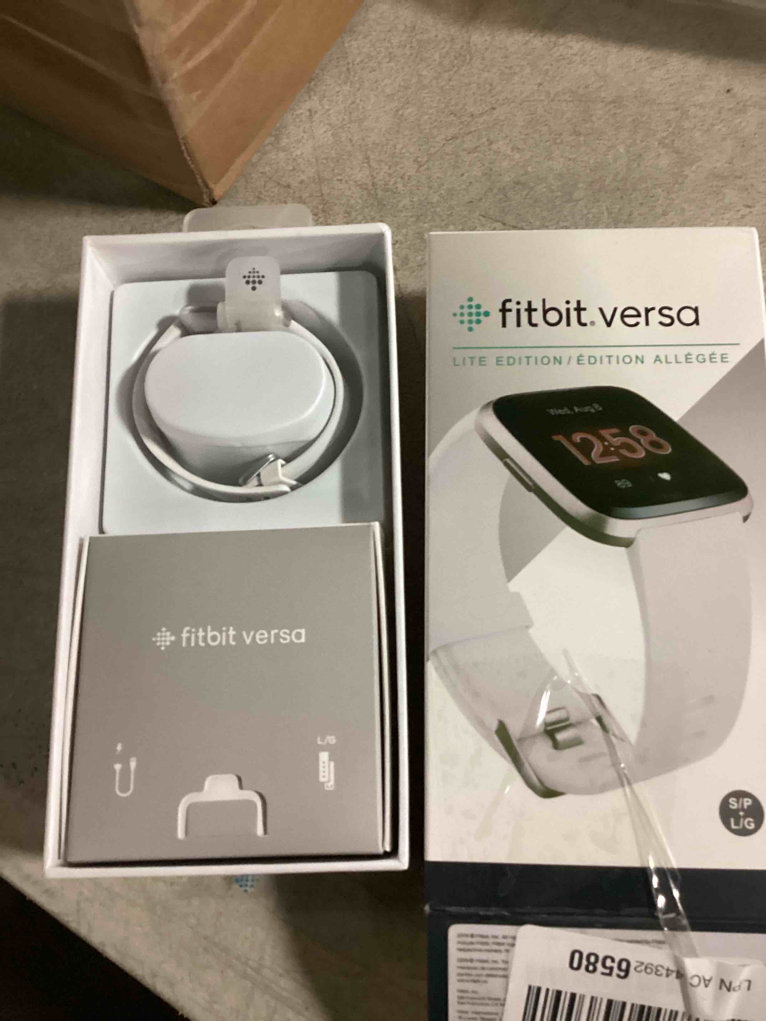 https://s3.amazonaws.com/lotting-images-prod/bidfta/BLU6802049_1733425085845.jpeg