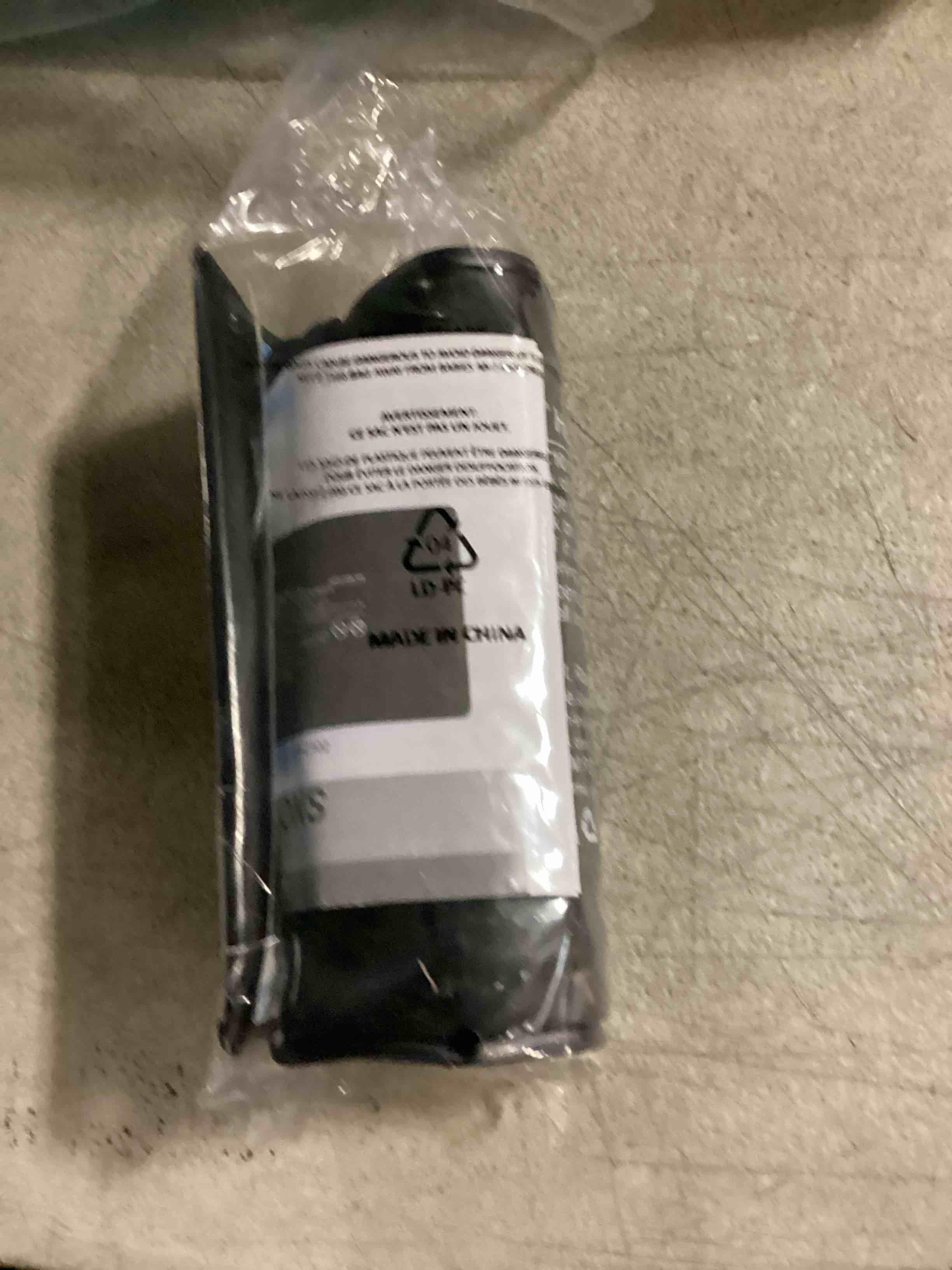 https://s3.amazonaws.com/lotting-images-prod/bidfta/BLU6802495_1733768172800.jpeg