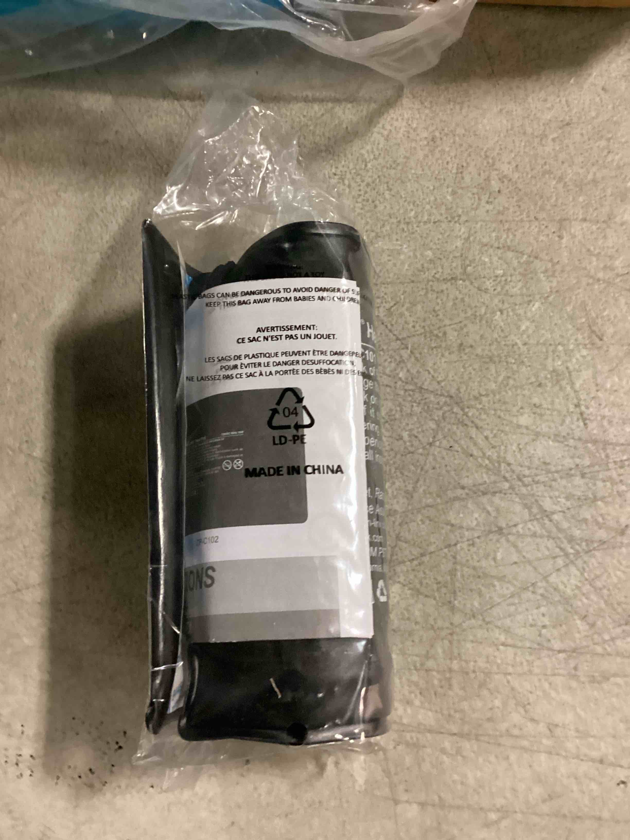 https://s3.amazonaws.com/lotting-images-prod/bidfta/BLU6802495_1733768173890.jpeg