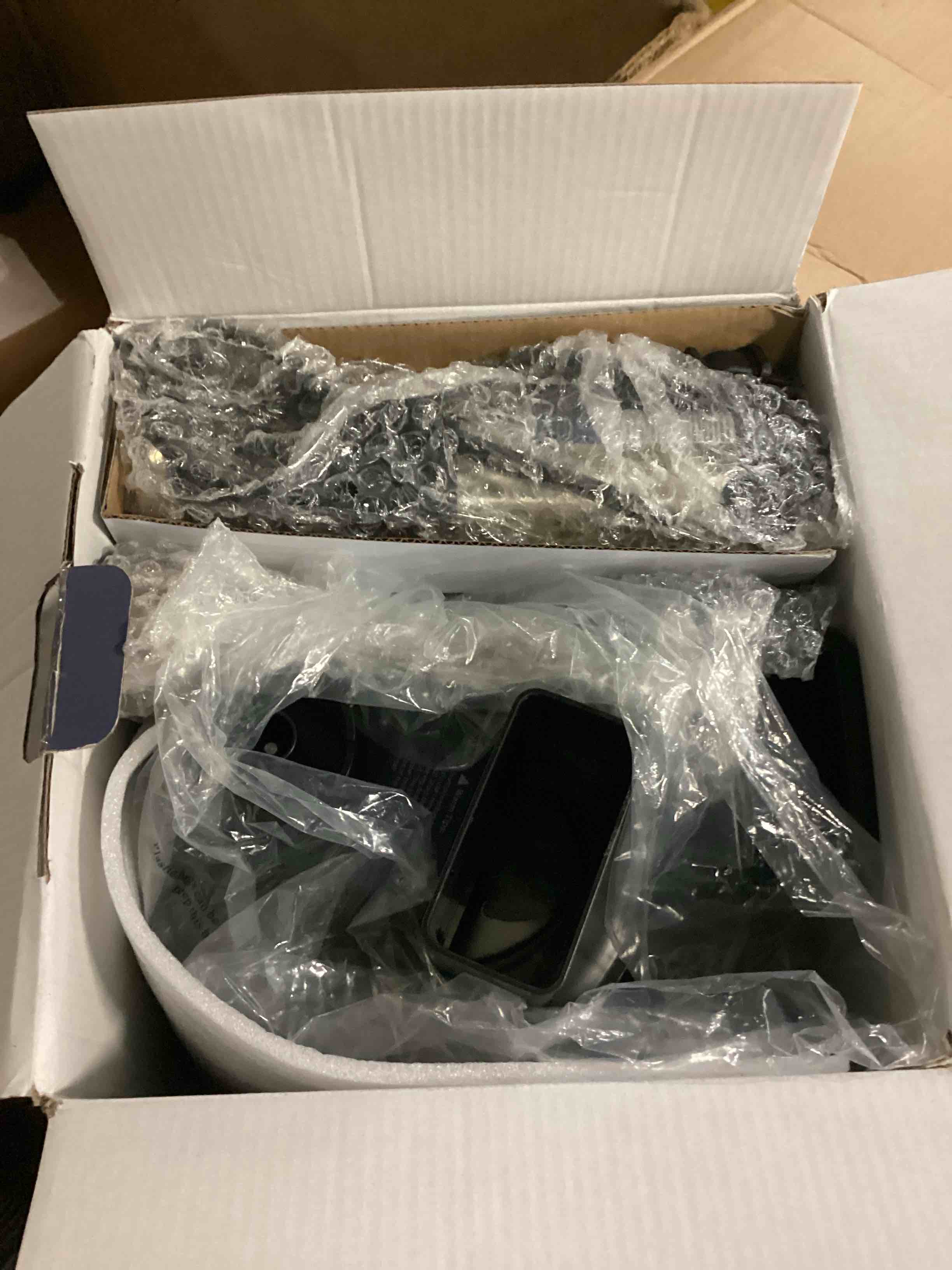 https://s3.amazonaws.com/lotting-images-prod/bidfta/BLU6802532_1733772703590.jpeg
