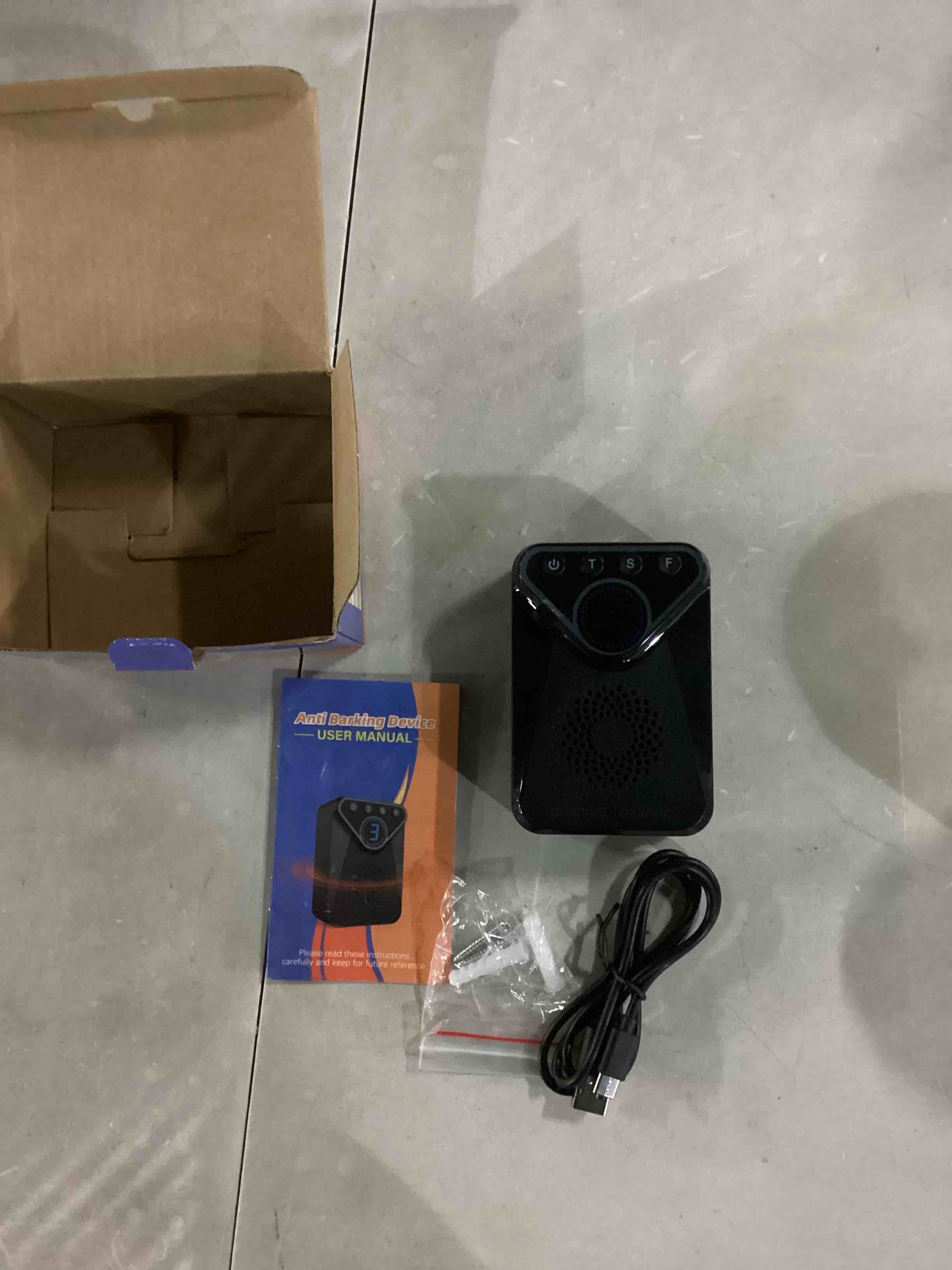 https://s3.amazonaws.com/lotting-images-prod/bidfta/BLU6804782_1732286290104.jpeg