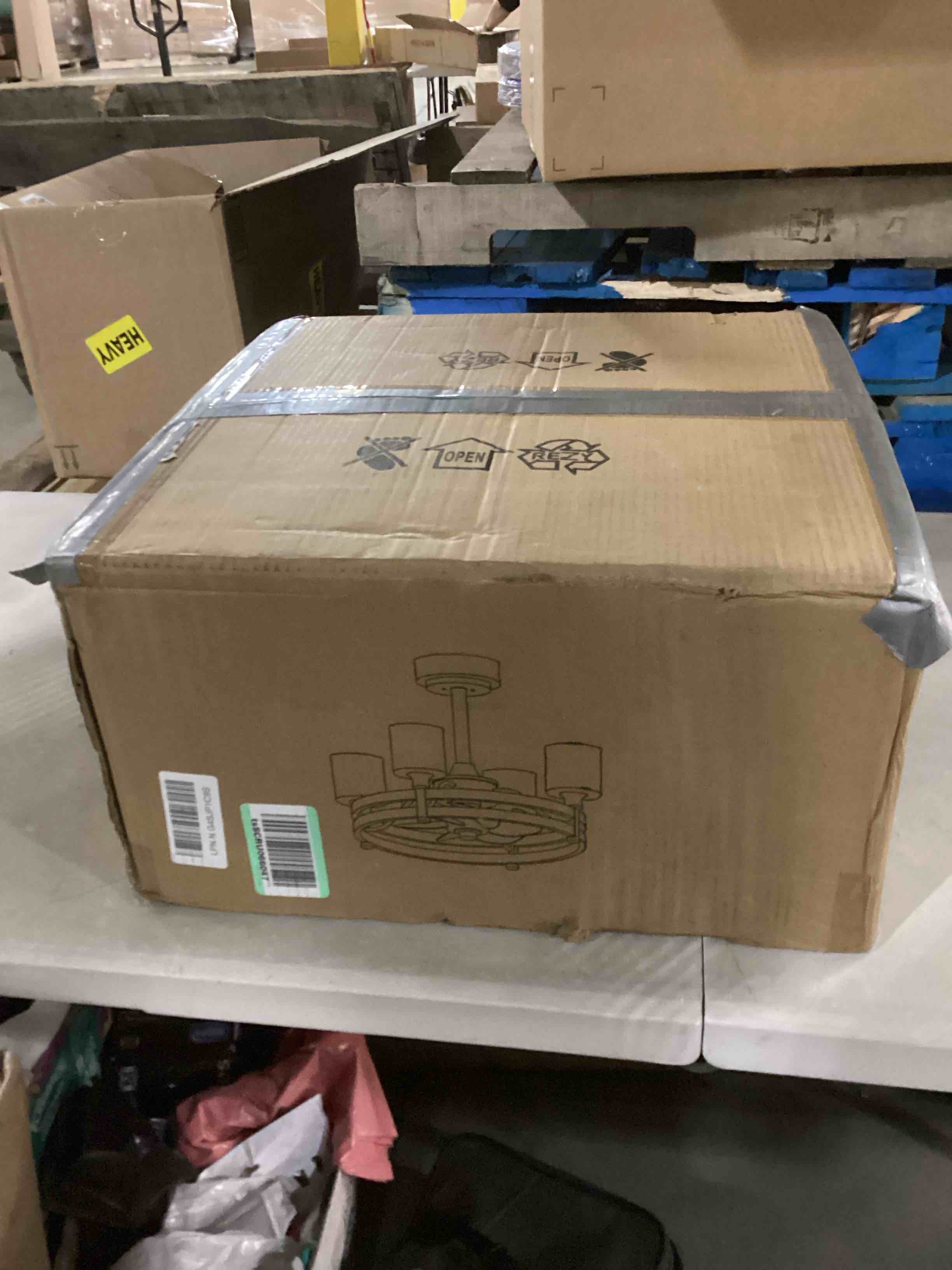https://s3.amazonaws.com/lotting-images-prod/bidfta/BLU6804785_1732286641202.jpeg