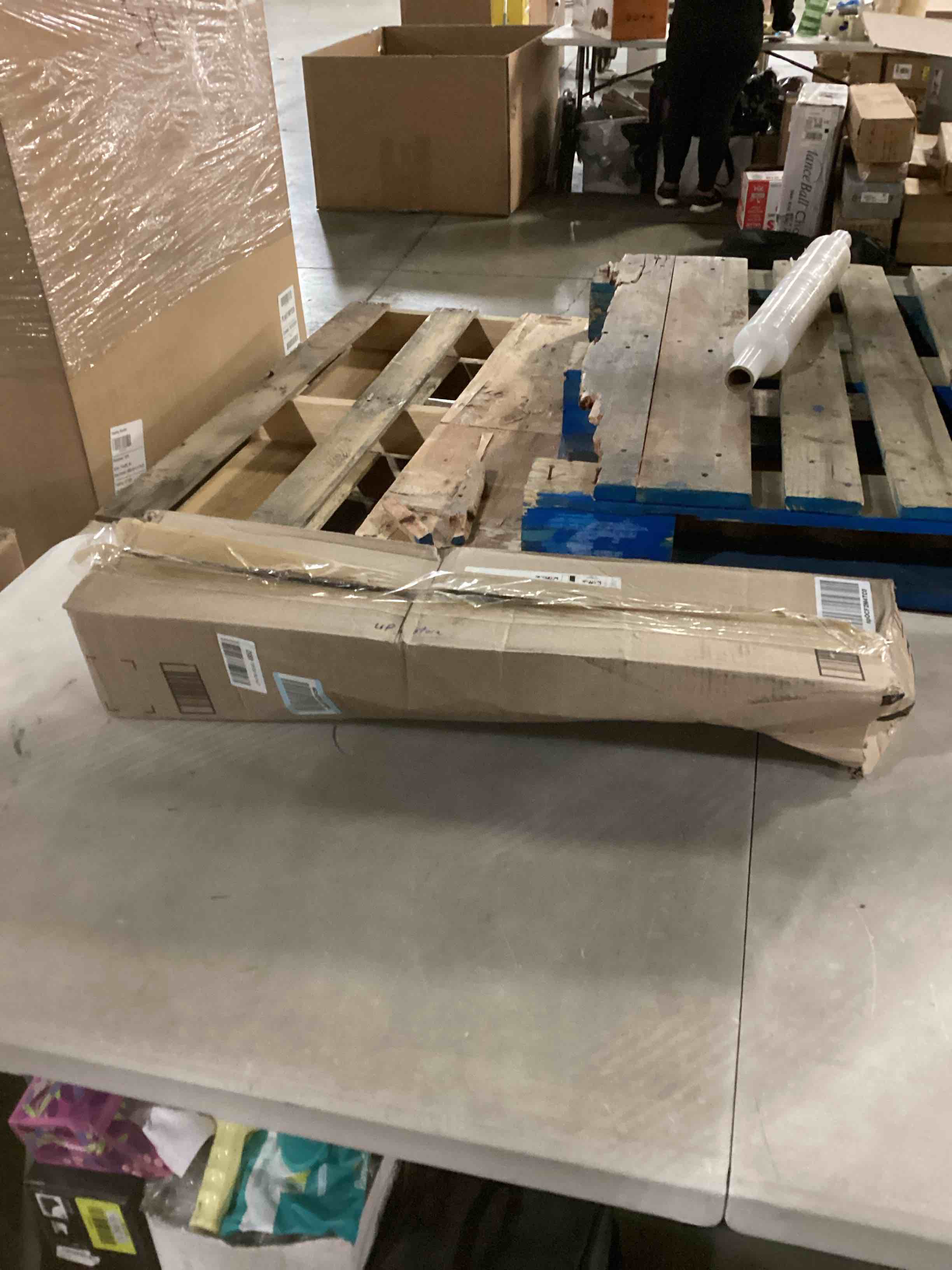 https://s3.amazonaws.com/lotting-images-prod/bidfta/BLU6804937_1732709265091.jpeg