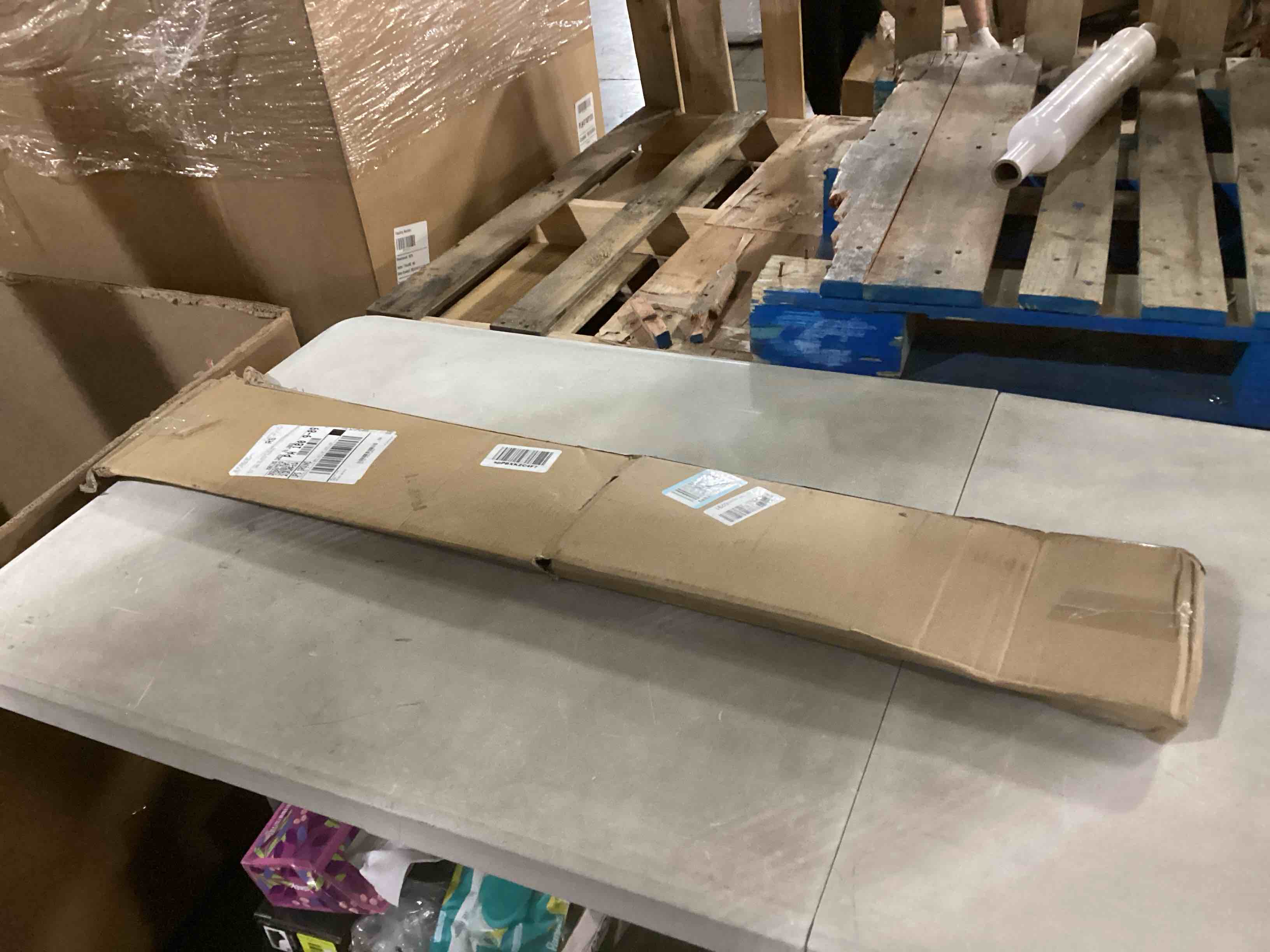 https://s3.amazonaws.com/lotting-images-prod/bidfta/BLU6804956_1732712809341.jpeg