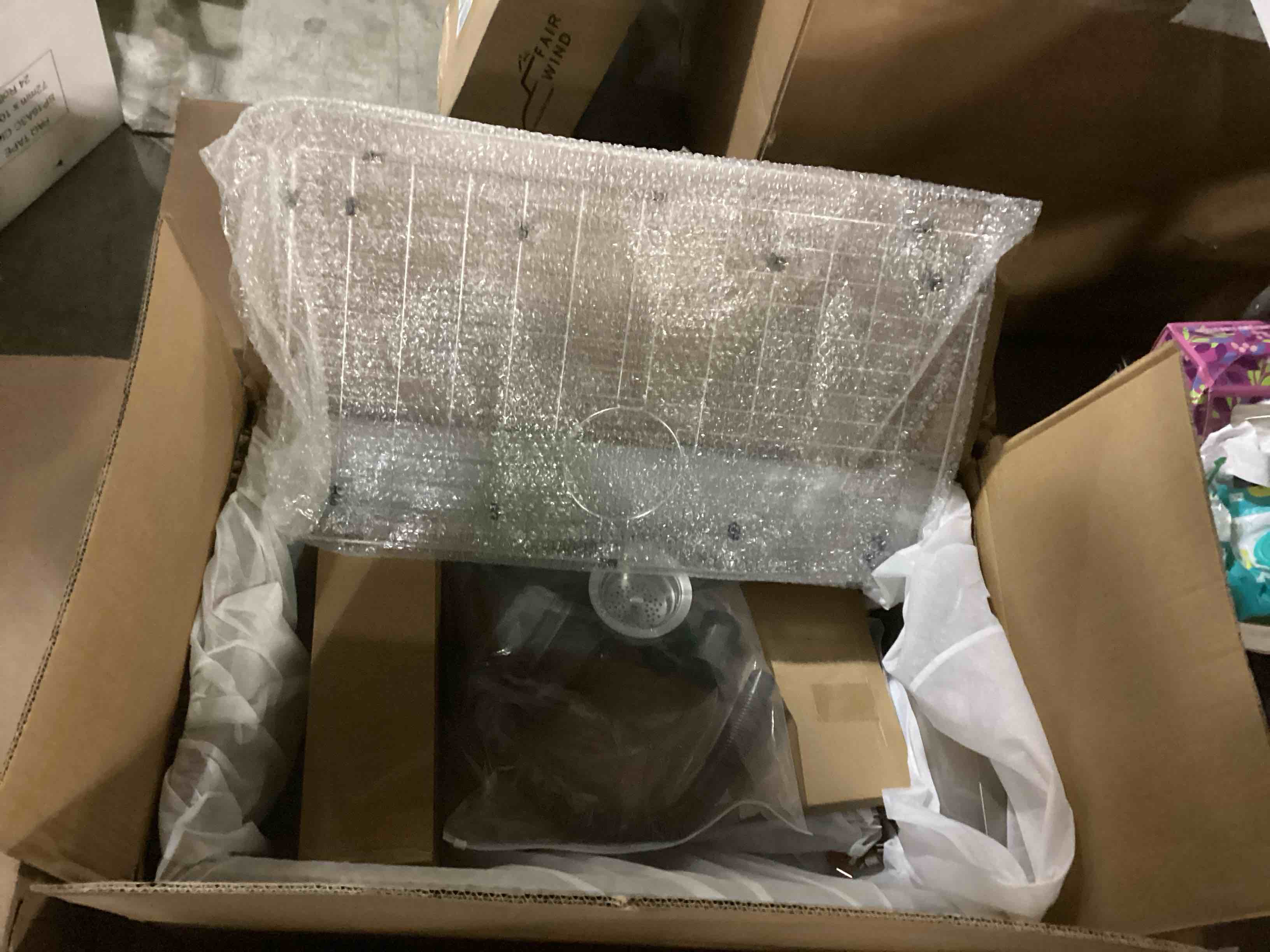 https://s3.amazonaws.com/lotting-images-prod/bidfta/BLU6805127_1732894186117.jpeg