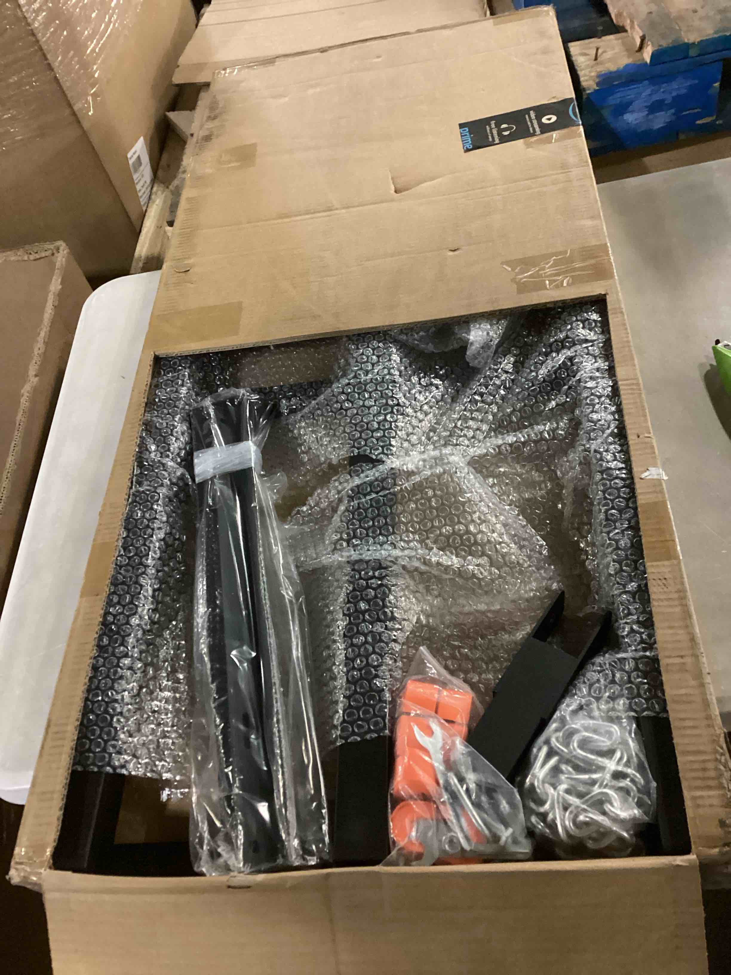 https://s3.amazonaws.com/lotting-images-prod/bidfta/BLU6805130_1732894990798.jpeg