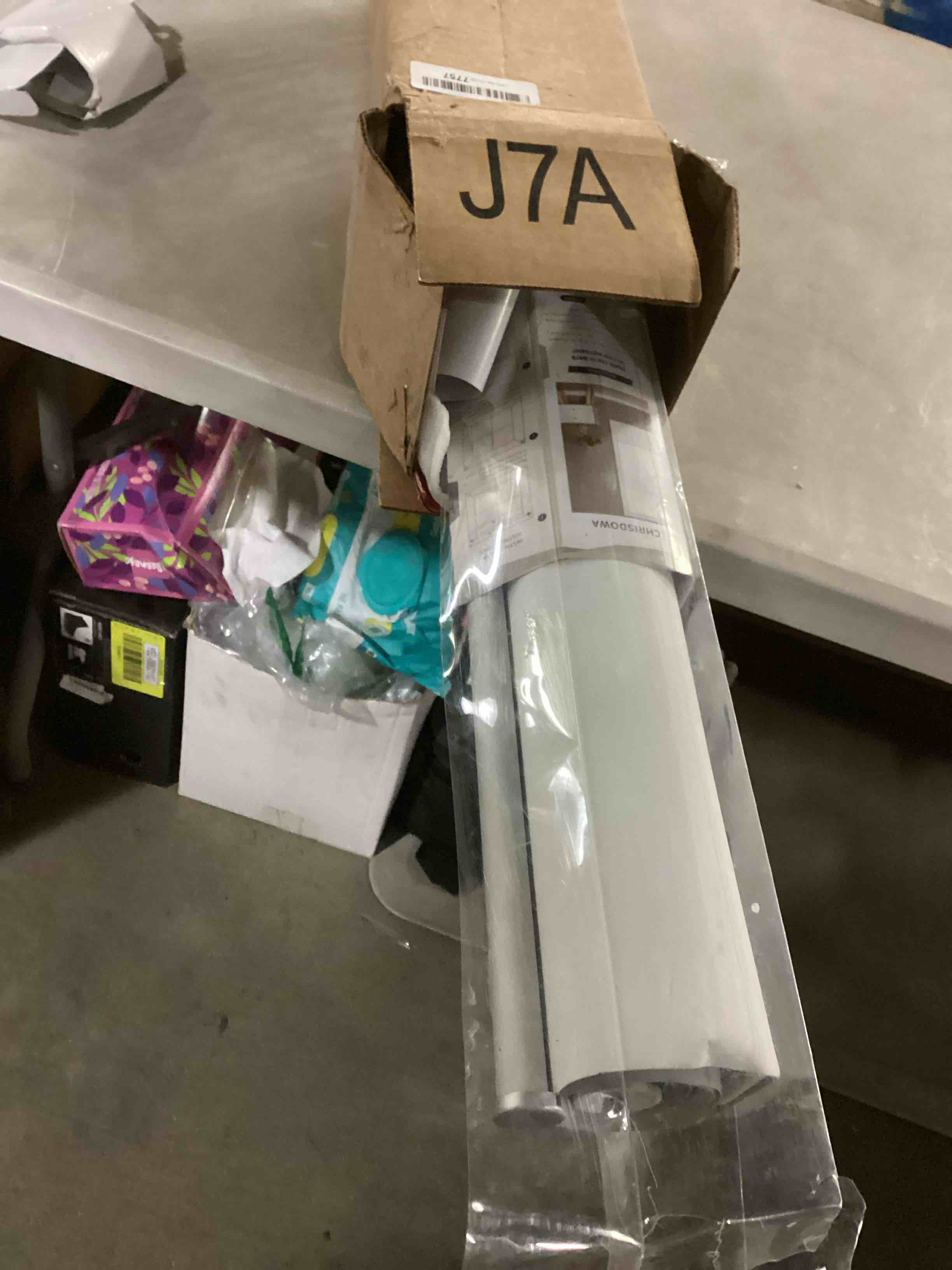 https://s3.amazonaws.com/lotting-images-prod/bidfta/BLU6805140_1732896813093.jpeg