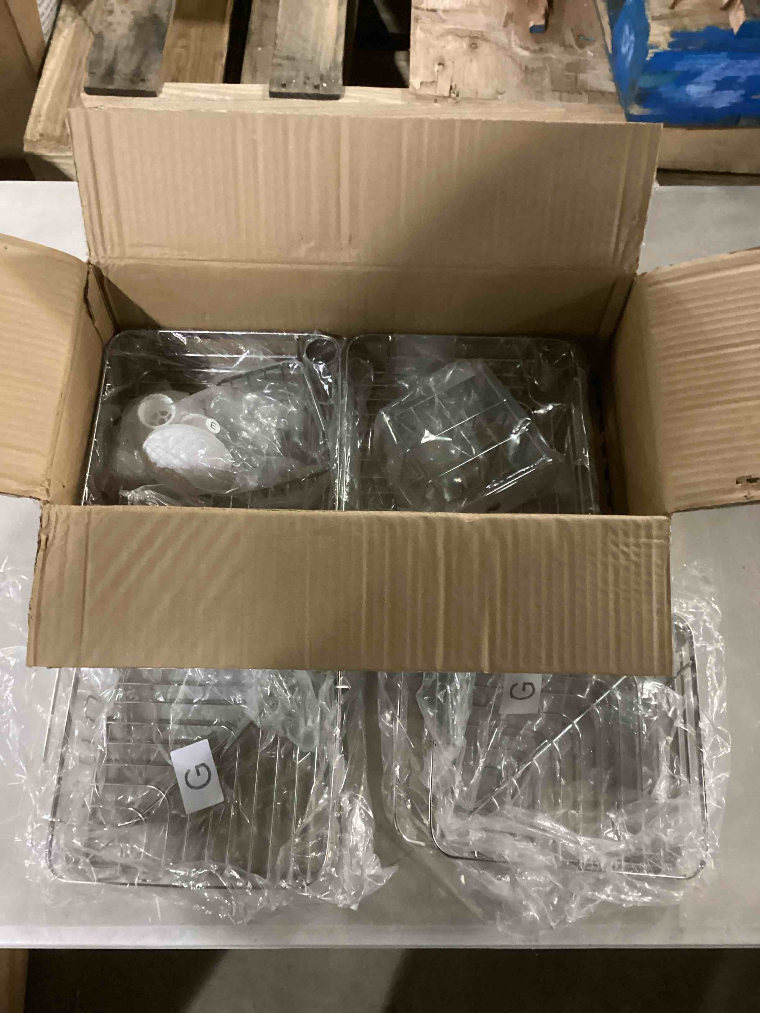 https://s3.amazonaws.com/lotting-images-prod/bidfta/BLU6805176_1732905992084.jpeg
