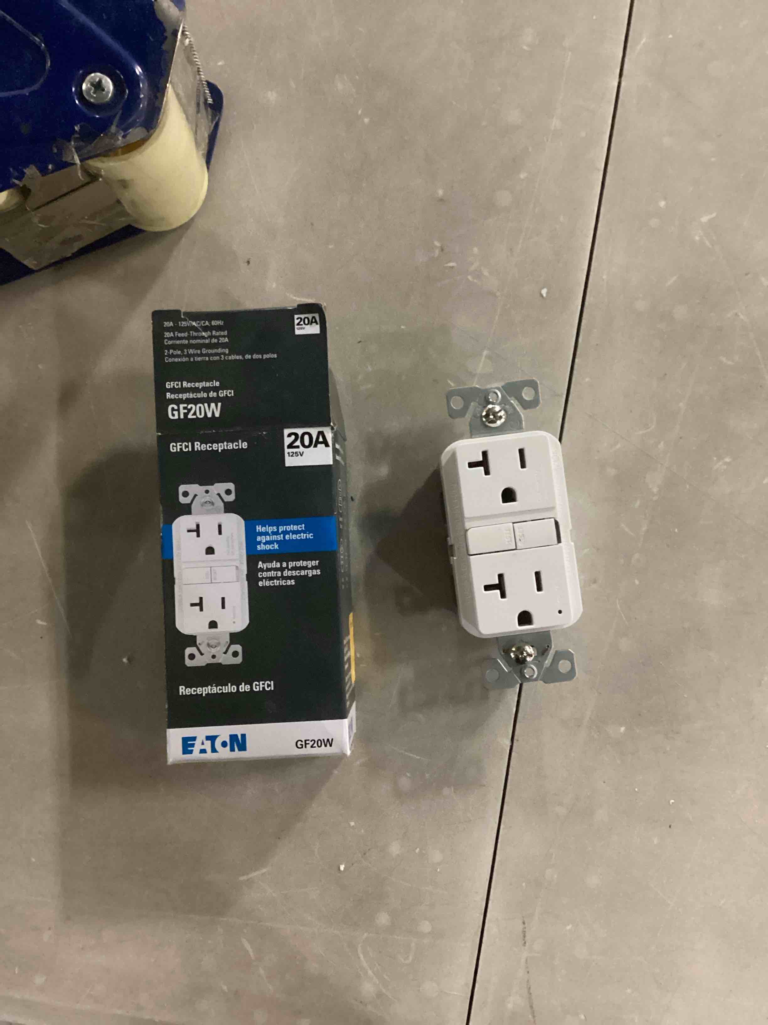 https://s3.amazonaws.com/lotting-images-prod/bidfta/BLU6805287_1733243258949.jpeg