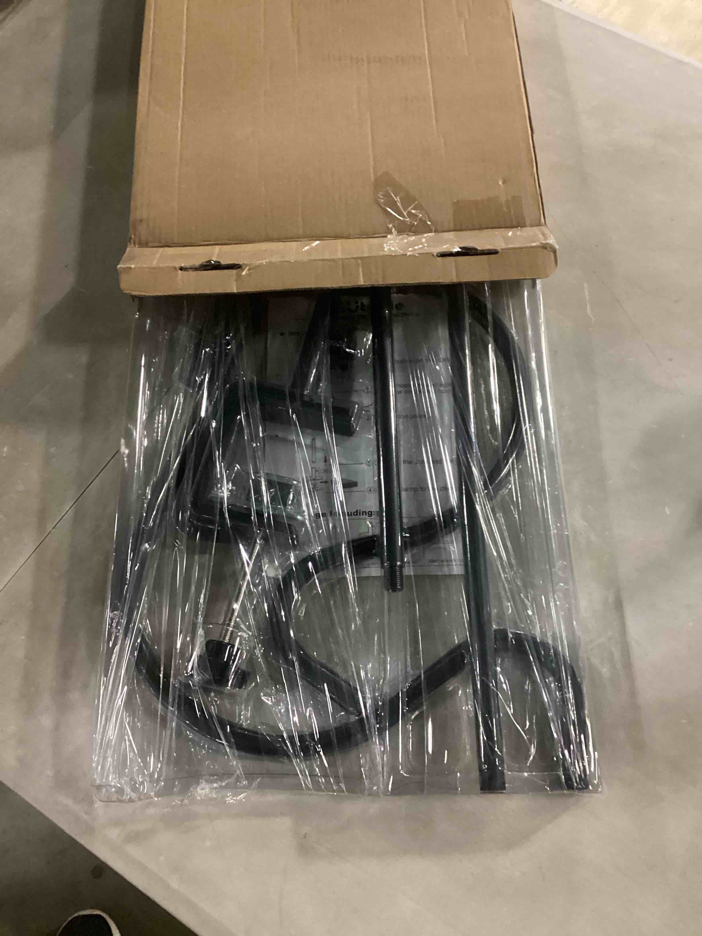 https://s3.amazonaws.com/lotting-images-prod/bidfta/BLU6805398_1733320113896.jpeg