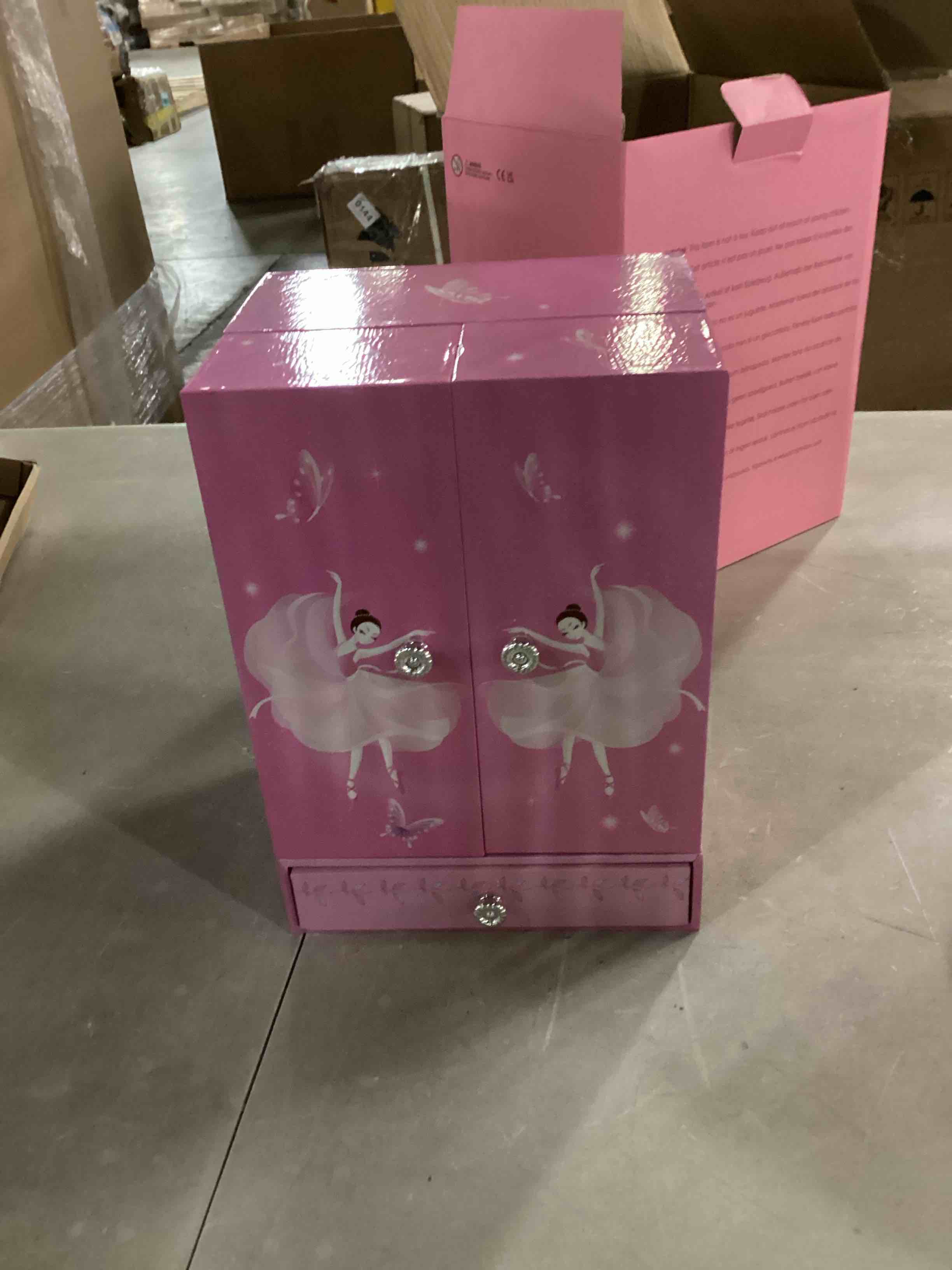 https://s3.amazonaws.com/lotting-images-prod/bidfta/BLU6805574_1733400988369.jpeg