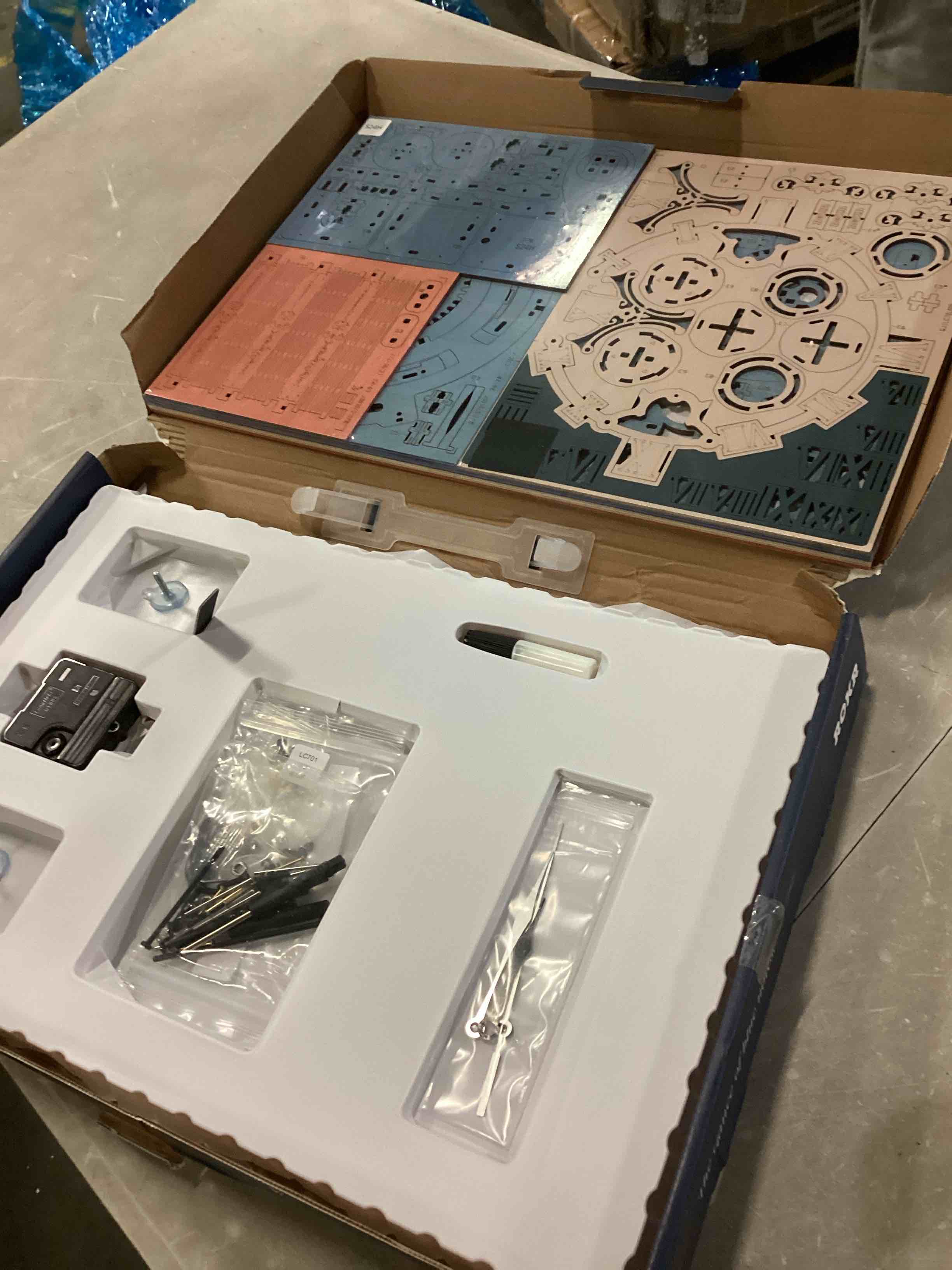 https://s3.amazonaws.com/lotting-images-prod/bidfta/BLU6806247_1732891539683.jpeg