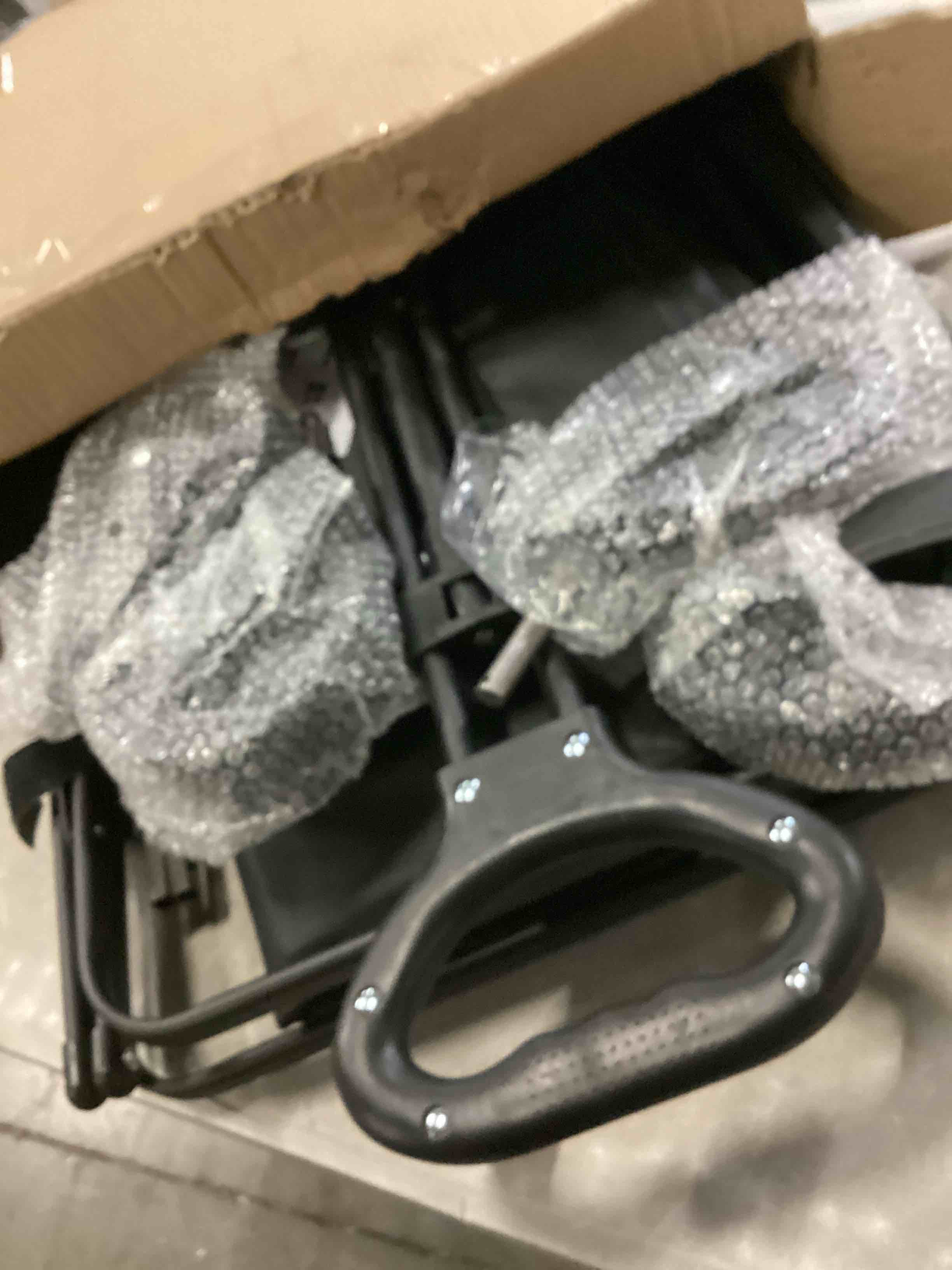 https://s3.amazonaws.com/lotting-images-prod/bidfta/BLU6806526_1733235839286.jpeg