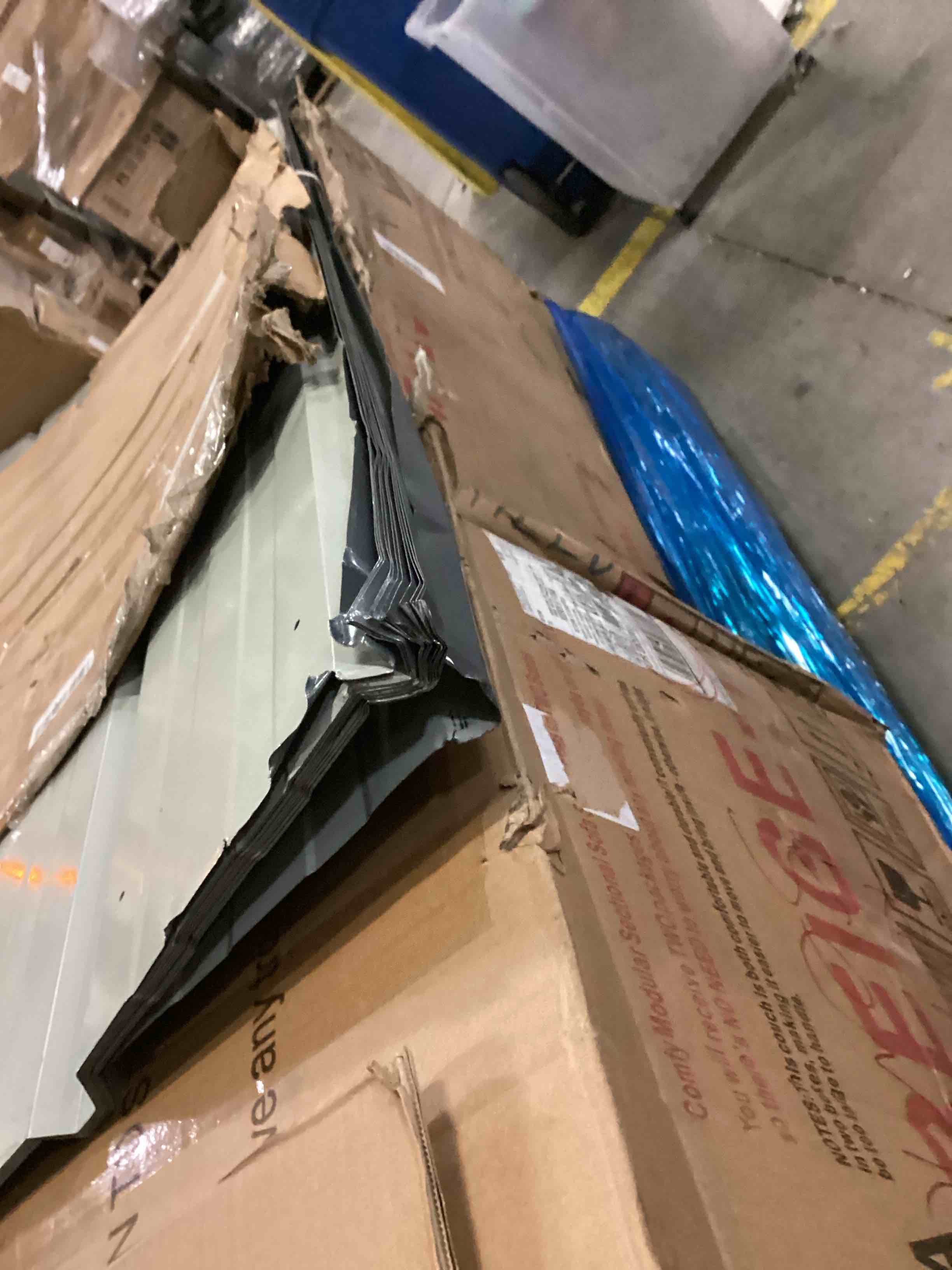 https://s3.amazonaws.com/lotting-images-prod/bidfta/BLU6806581_1733244874929.jpeg