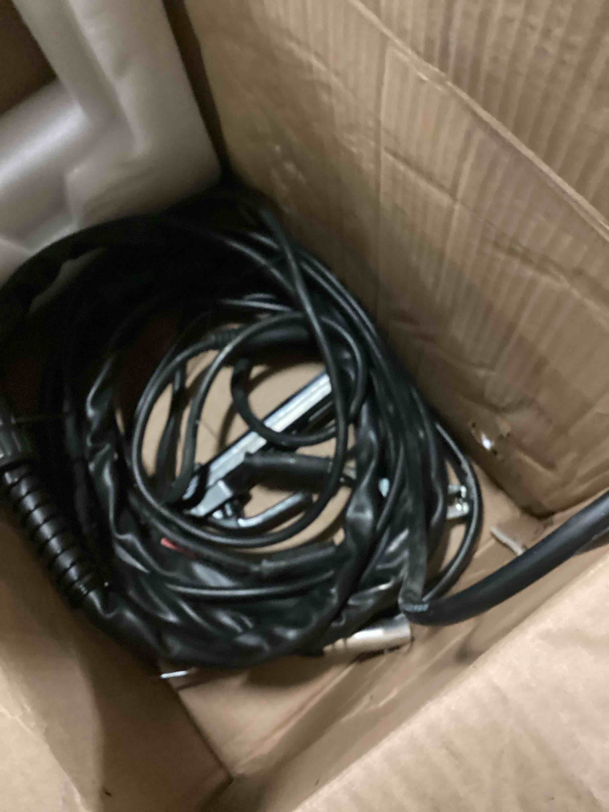 https://s3.amazonaws.com/lotting-images-prod/bidfta/BLU6806634_1733255680215.jpeg