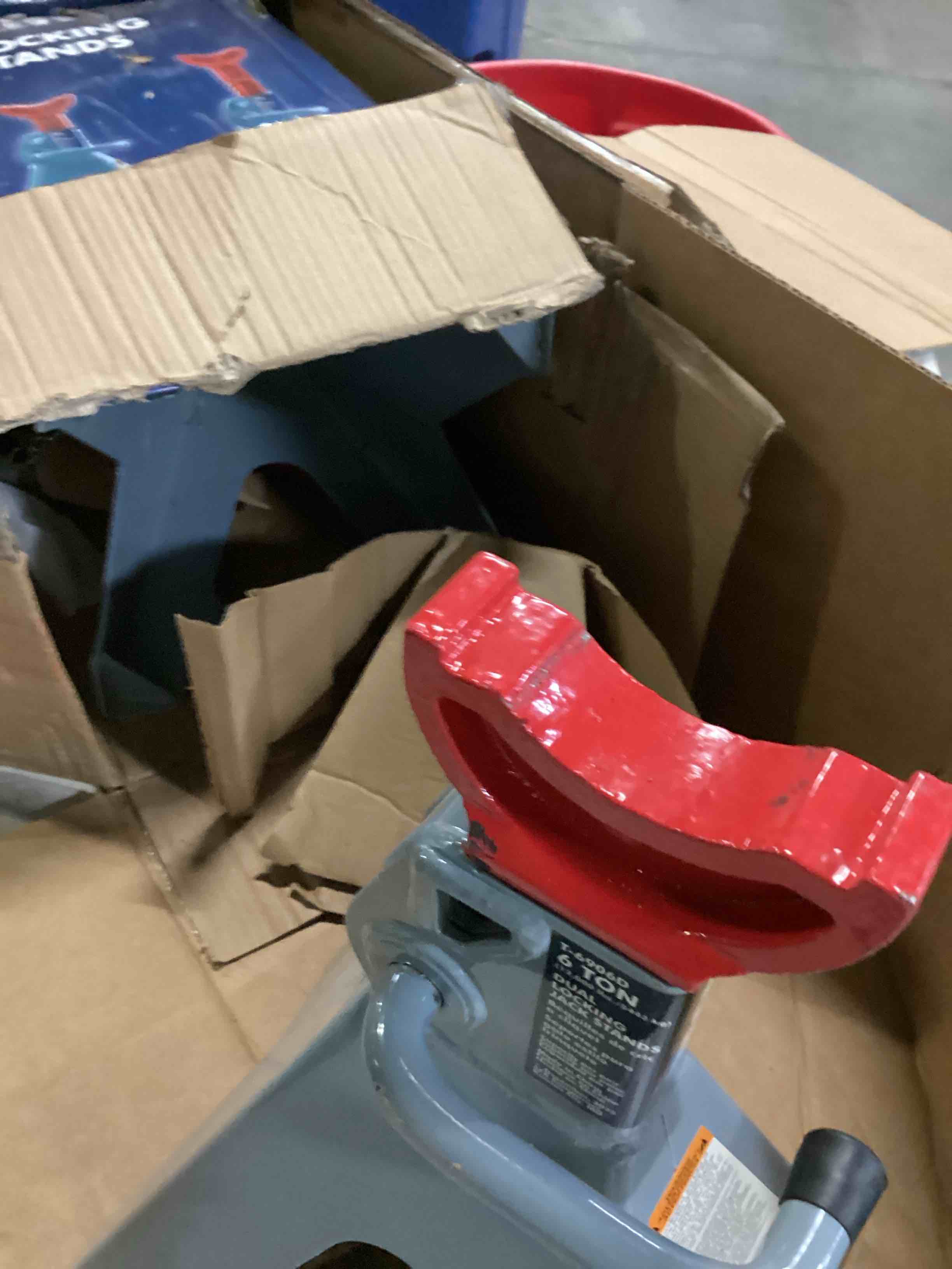 https://s3.amazonaws.com/lotting-images-prod/bidfta/BLU6806657_1733316049846.jpeg