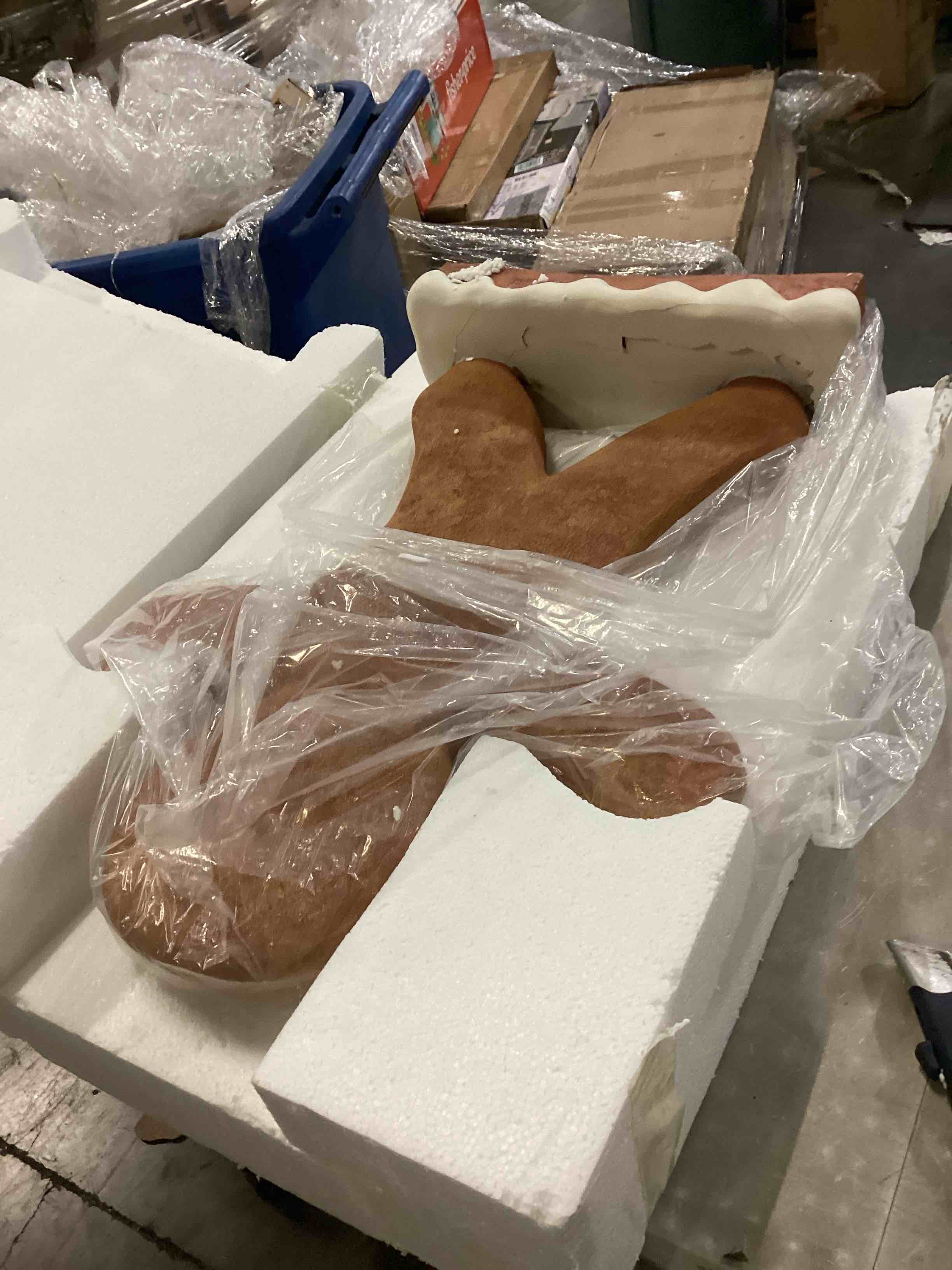 (damaged)Gingerbread Boy Figurine