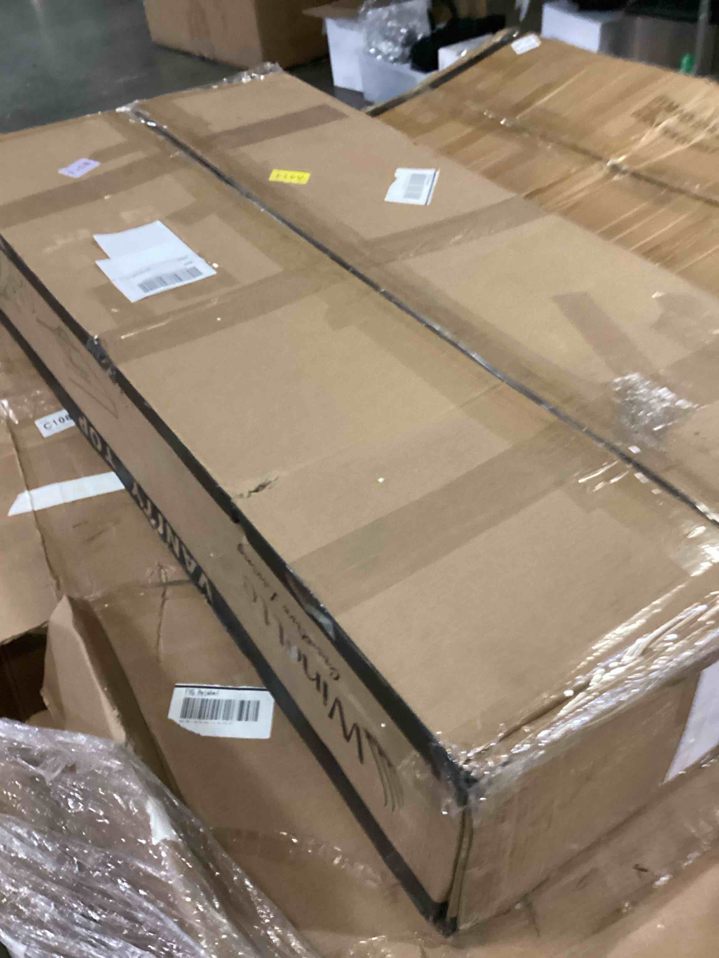 https://s3.amazonaws.com/lotting-images-prod/bidfta/BLU6806807_1733410130521.jpeg