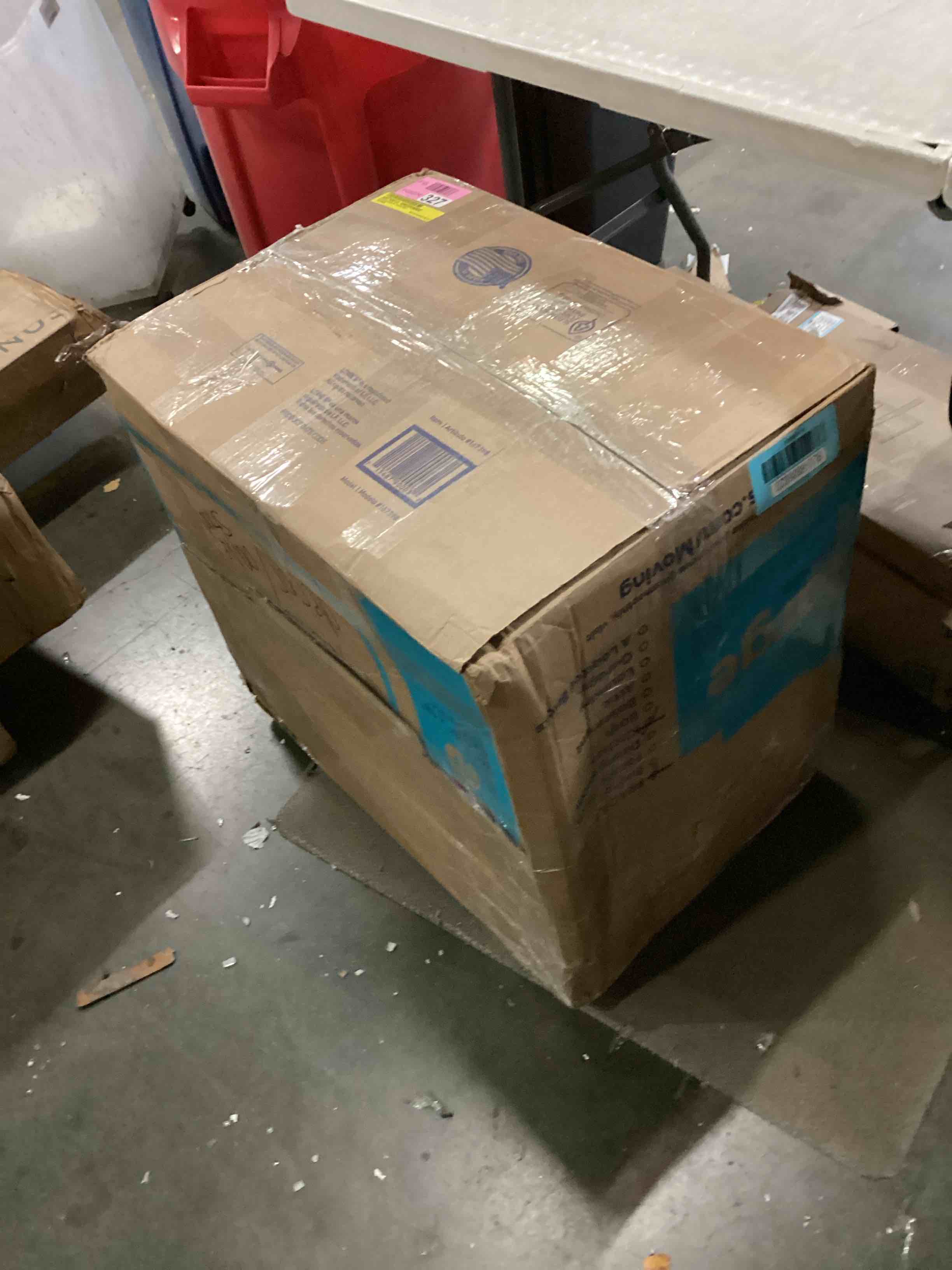 https://s3.amazonaws.com/lotting-images-prod/bidfta/BLU6806820_1733416409554.jpeg