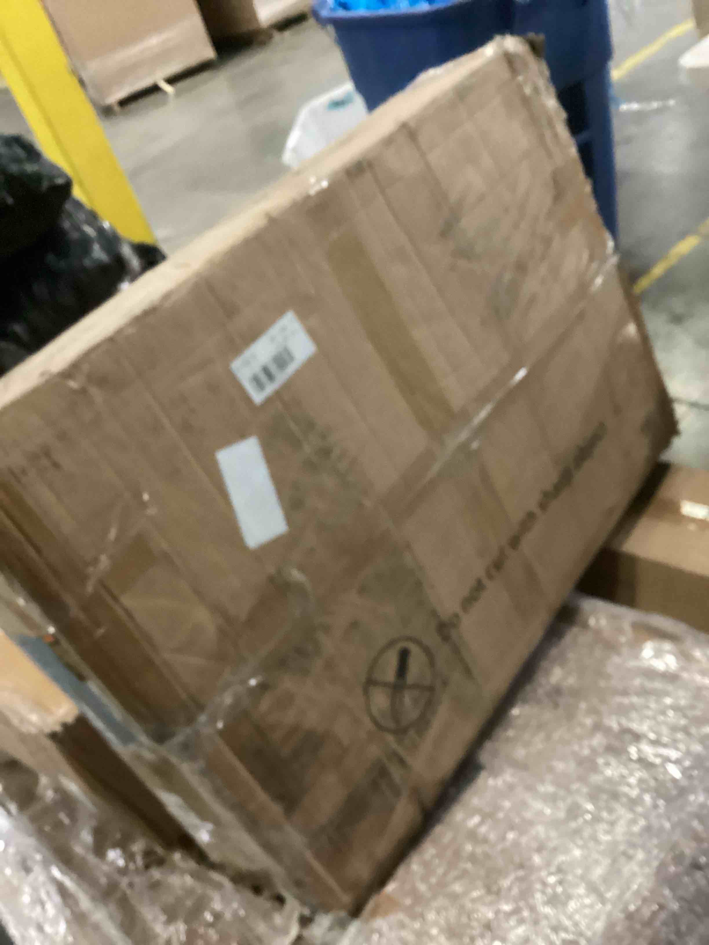 https://s3.amazonaws.com/lotting-images-prod/bidfta/BLU6806996_1733514013819.jpeg