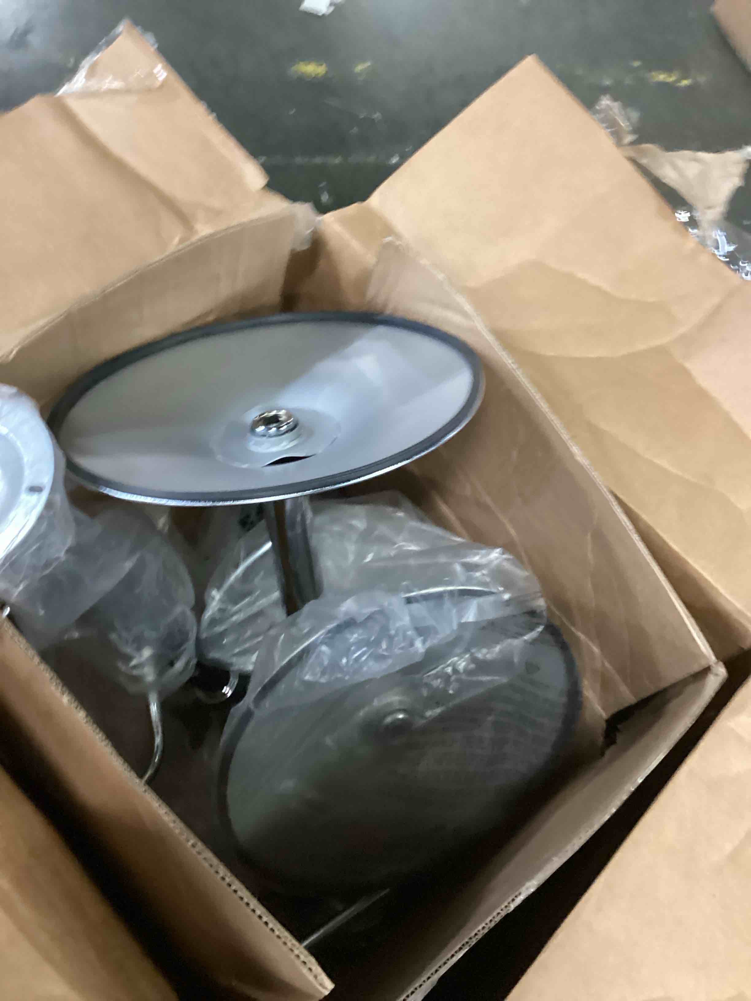 https://s3.amazonaws.com/lotting-images-prod/bidfta/BLU6807242_1733942535503.jpeg