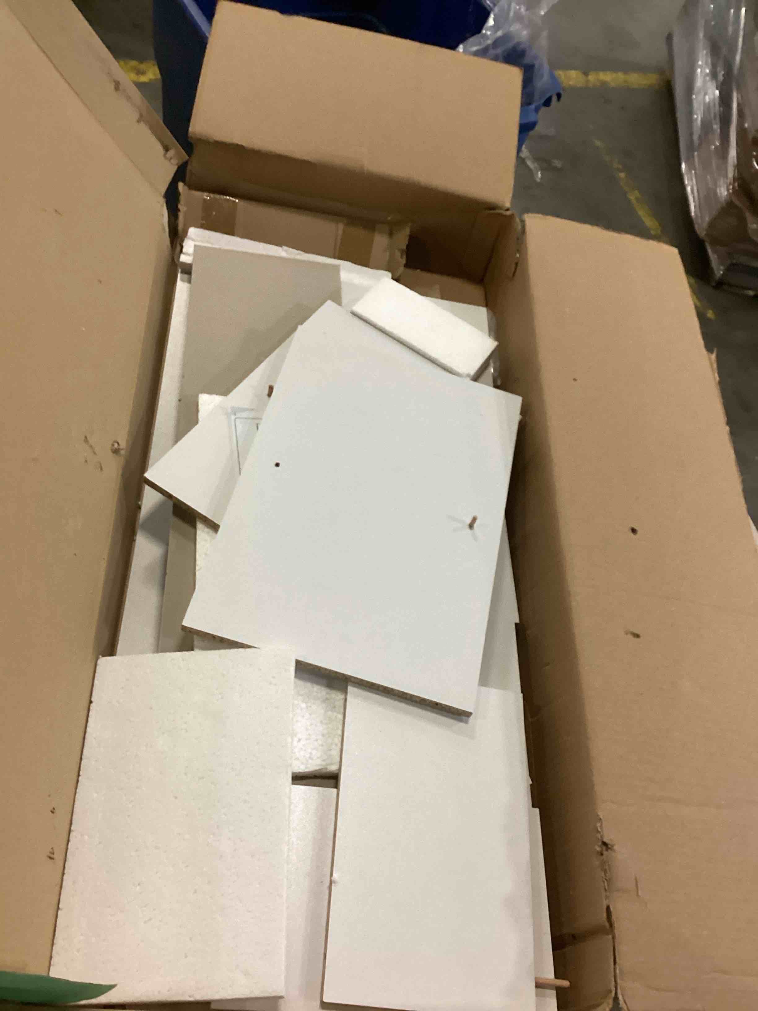 https://s3.amazonaws.com/lotting-images-prod/bidfta/BLU6807423_1734103854627.jpeg